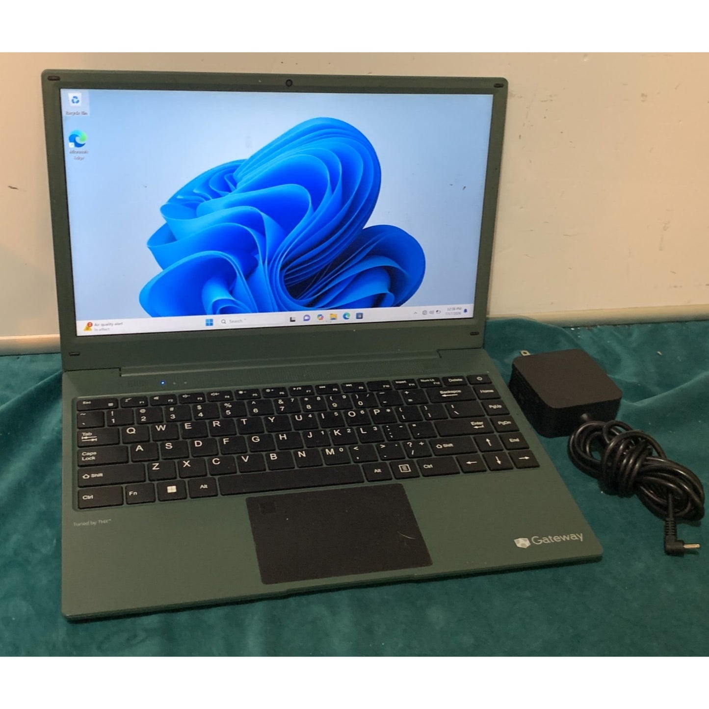 Gateway GWNR51416-GR 14.1" FHD Ryzen 5 3500U 2.1GHz Radeon Vega 8 256 gb