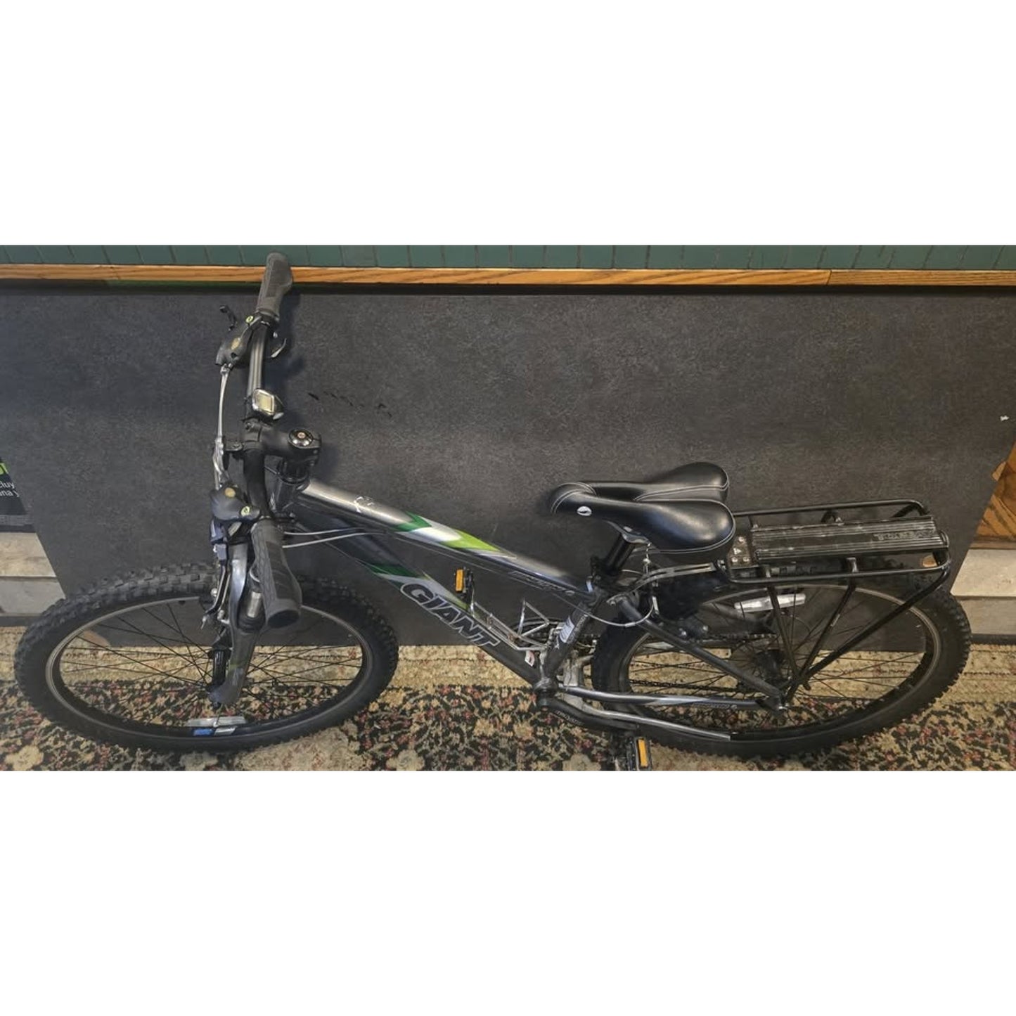 Giant Rincon Mountian Bike / 26" Wheels / 14" Frame / 21-Speed /