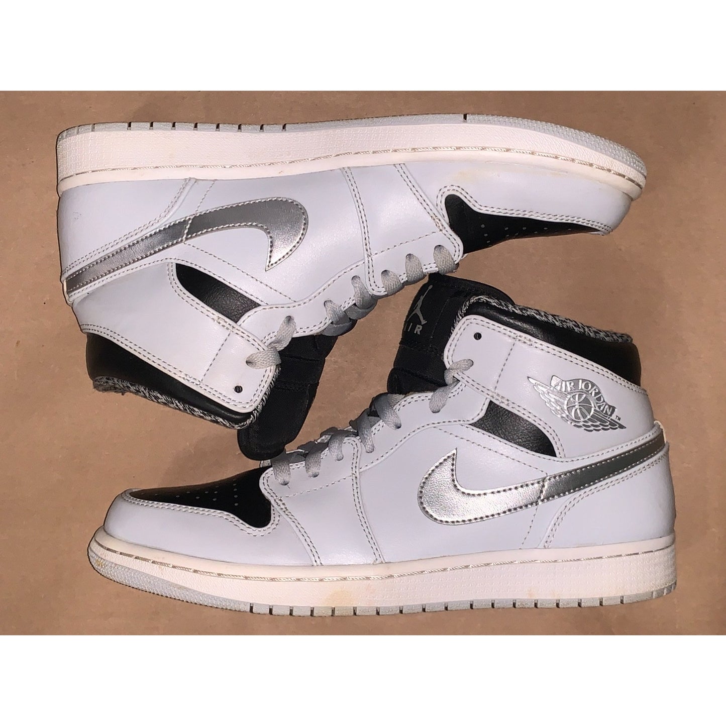 Nike Air Jordan 1 Retro Mens Size 9.5 Gray Black Athletic Leather Shoes Sneakers