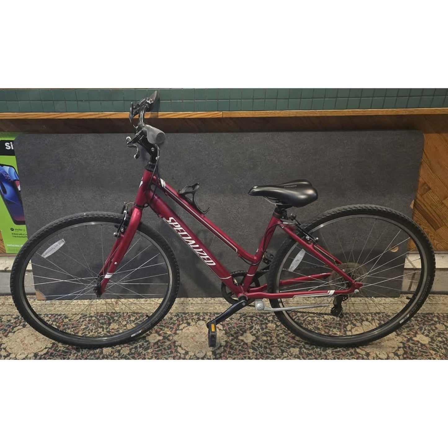 Specilized Crossroads Hybrid Bike / 700Cm Wheels / 16.5" M Frame / 21-Speed /