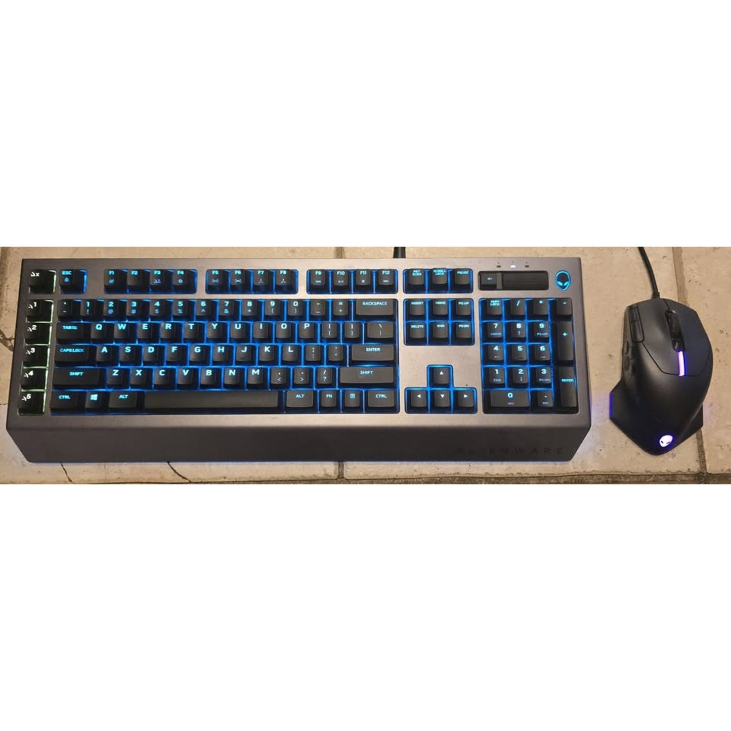 Dell Alienware R9 Gaming Desktop / Intel I5-9400 / Nvidia GTX 1660 Super / 500GB HDD / 16GB Ram