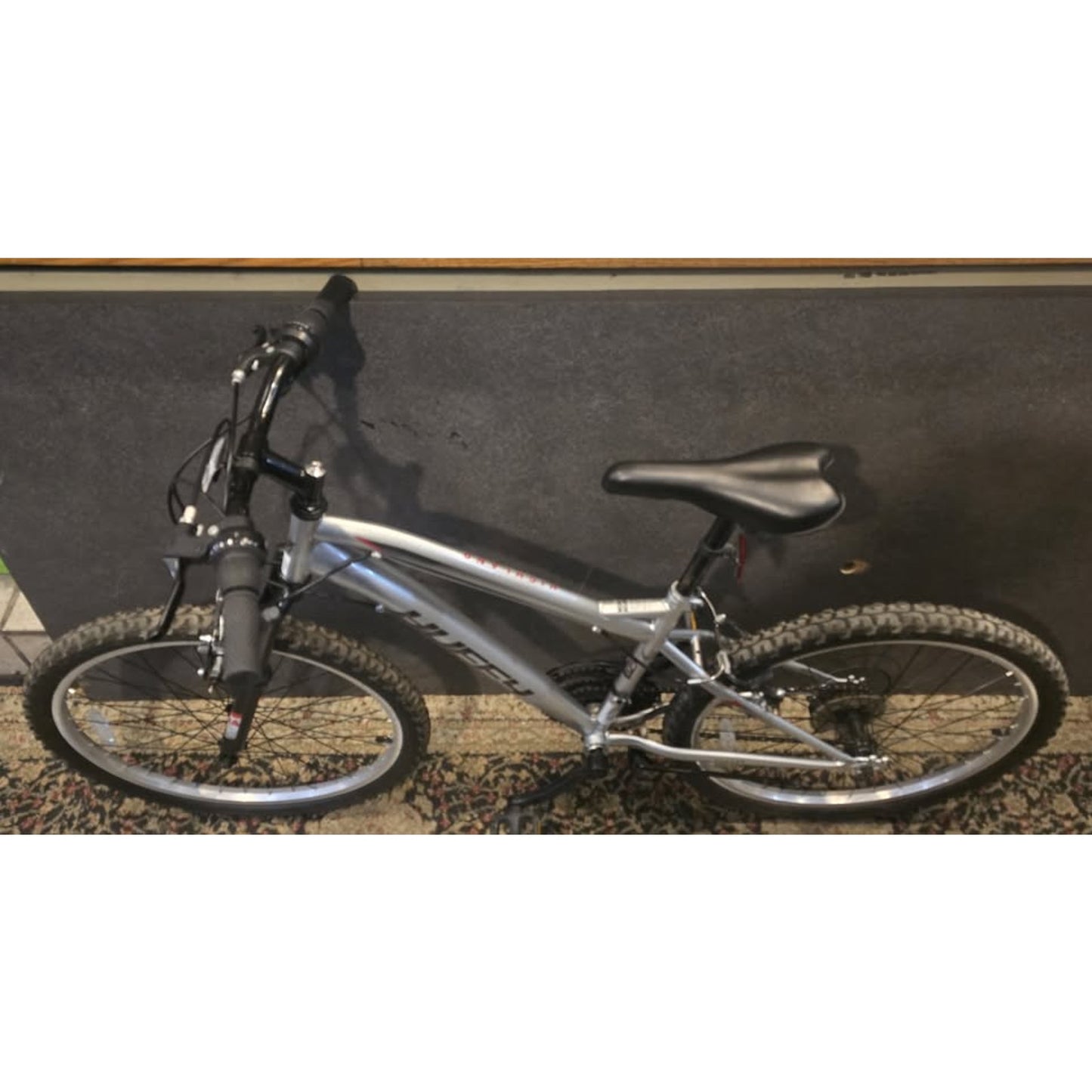 Huffy Highland Mountain Bike / 24" Wheels / 15" (S) Frame / 18-speed /