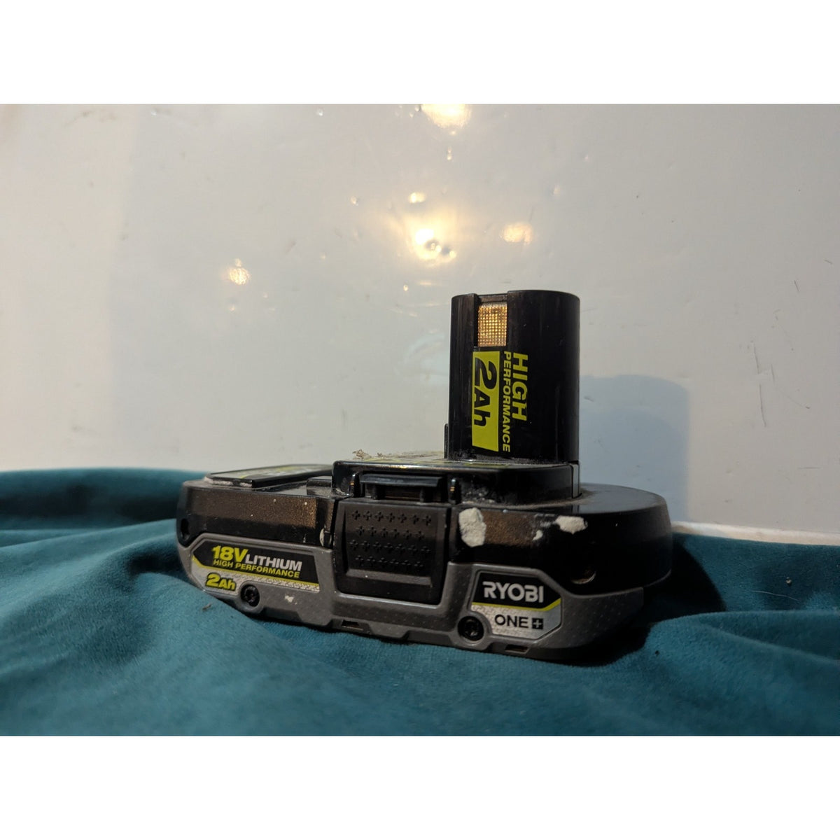 RYOBI ONE+ 18V 2.0 Ah Lithium-Ion HIGH PERFORMANCE Battery