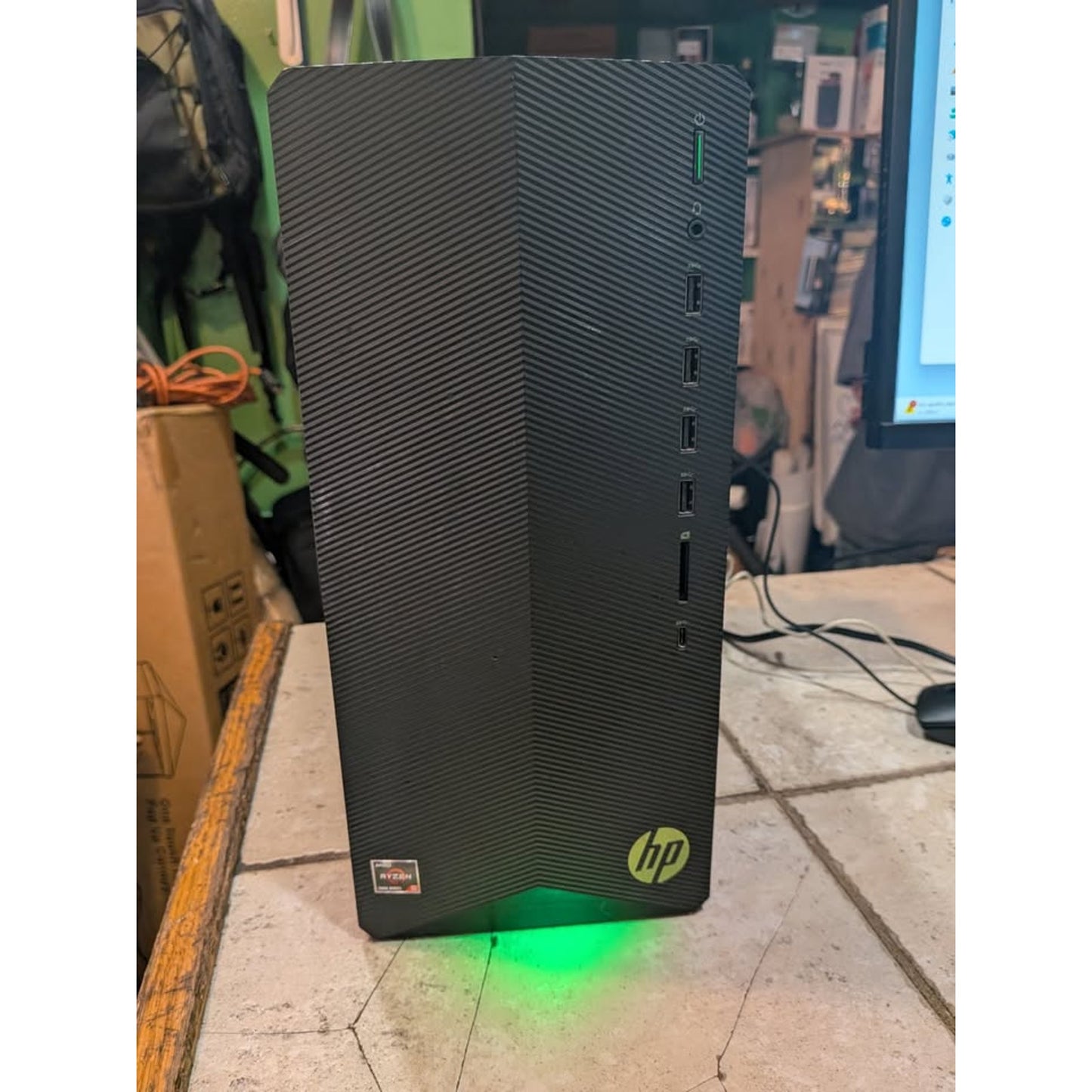 HP Pavilion Gaming Desktop / TG01-2003W / Ryzen 5 5600G / RX5500