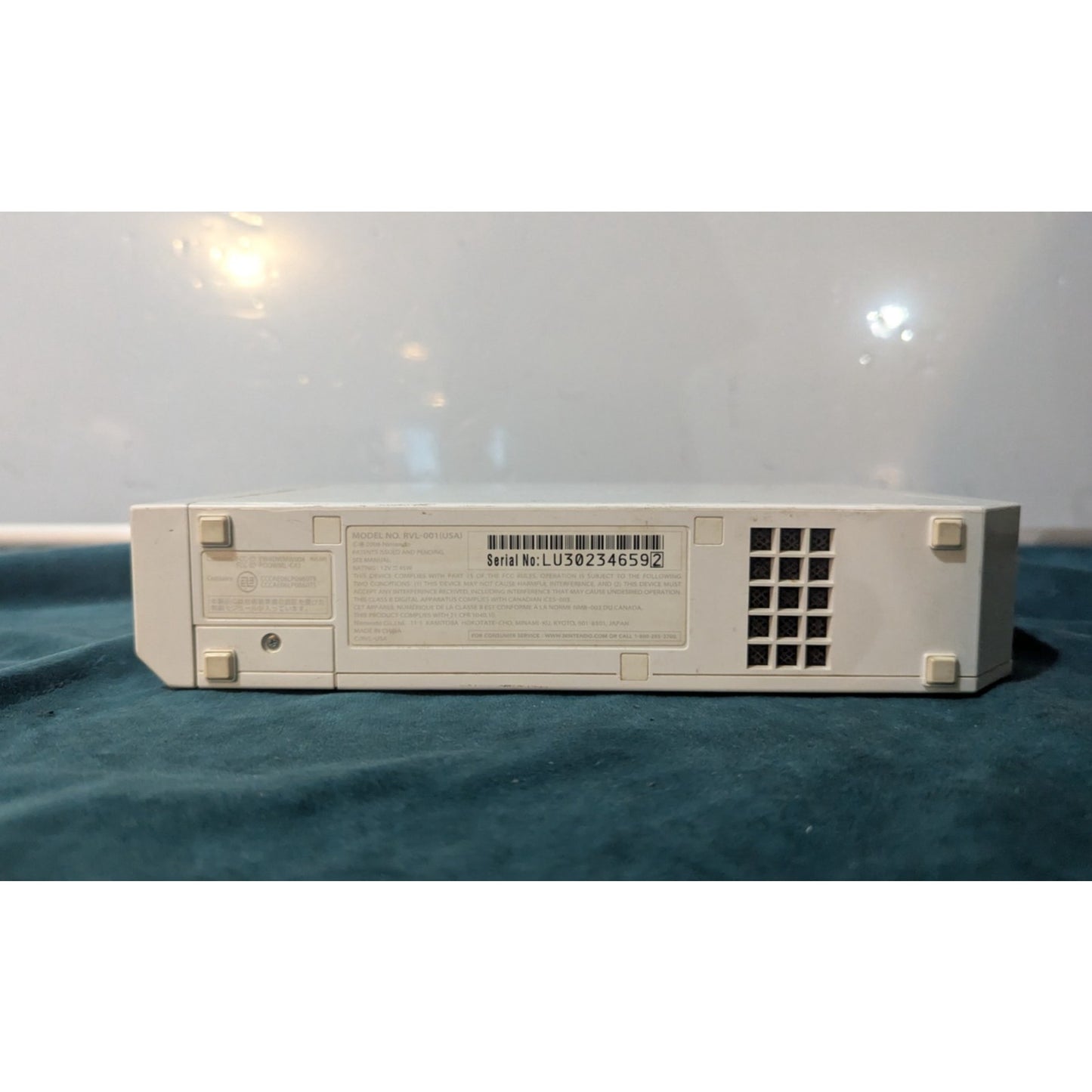 Nintendo Wii Model RVL-001 Console Bundle