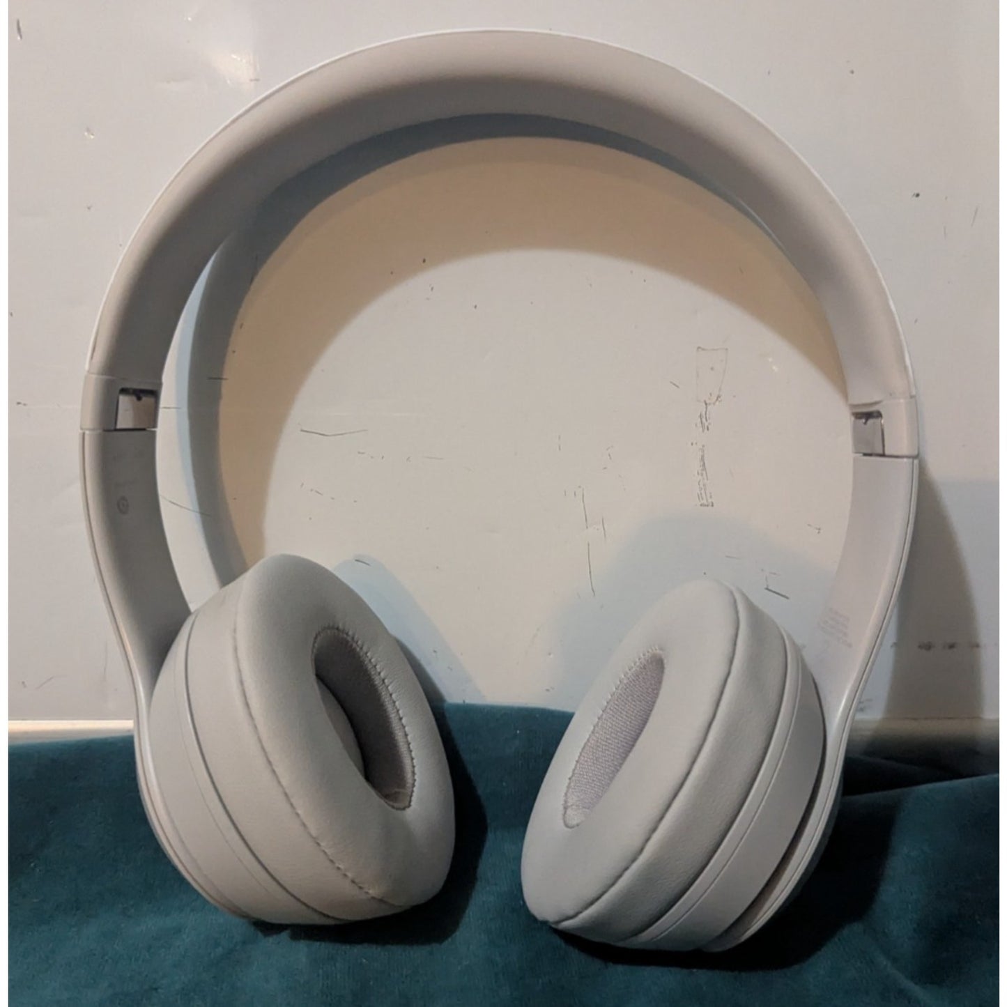 Beats Solo 4 True Wireless Bluetooth on ear Headphones