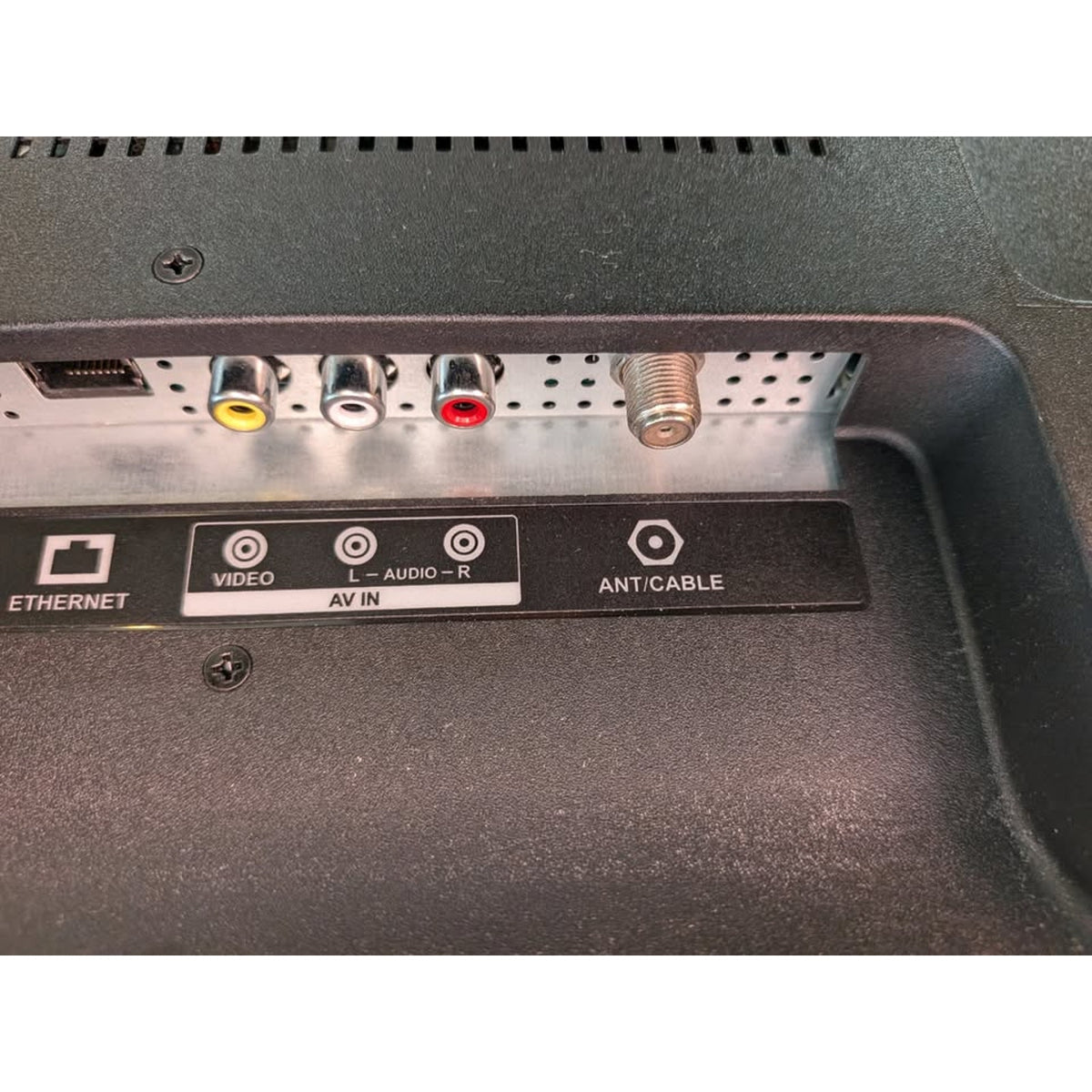 Insignia 40" LCD TV / NS-39DF510NA19