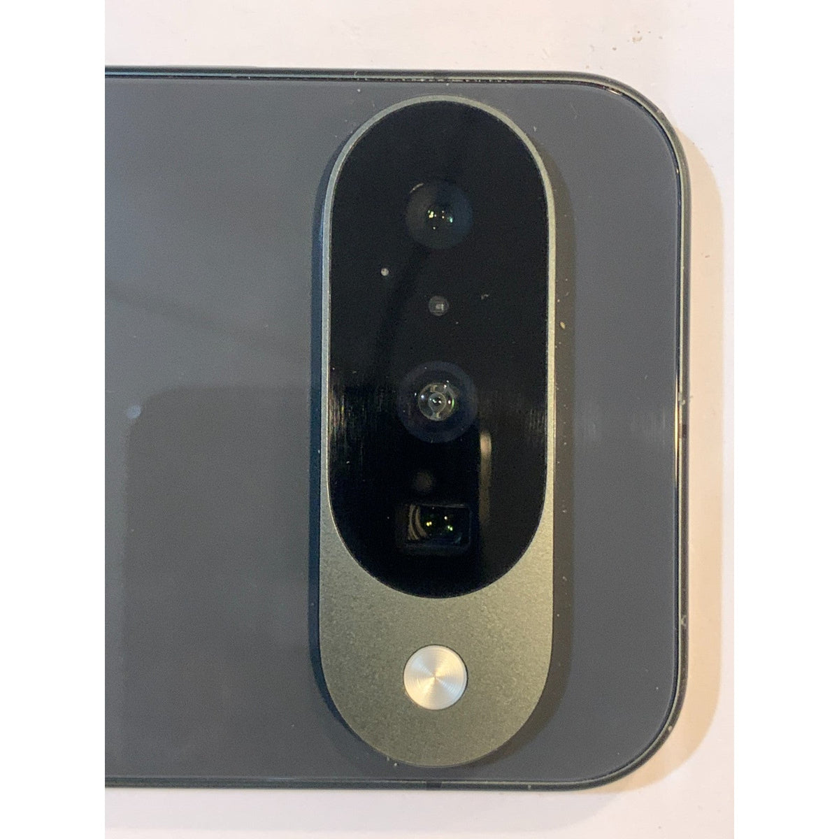 Google Pixel 10 GLBW0 Xfinity 128GB Obsidian (CRACKED SCREEN!!)