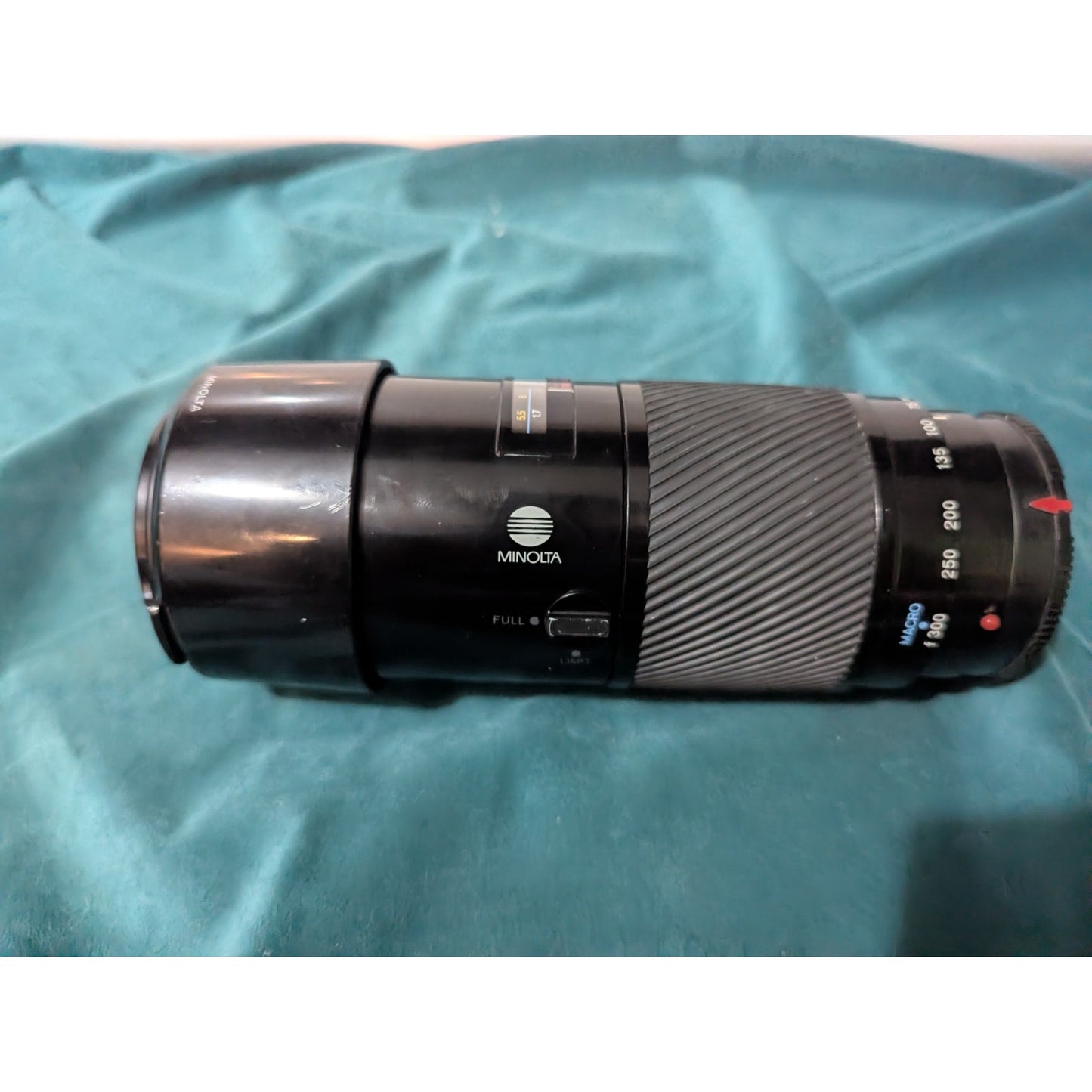 Minolta AF 75-300mm F/4.5-5.6 Zoom Lens