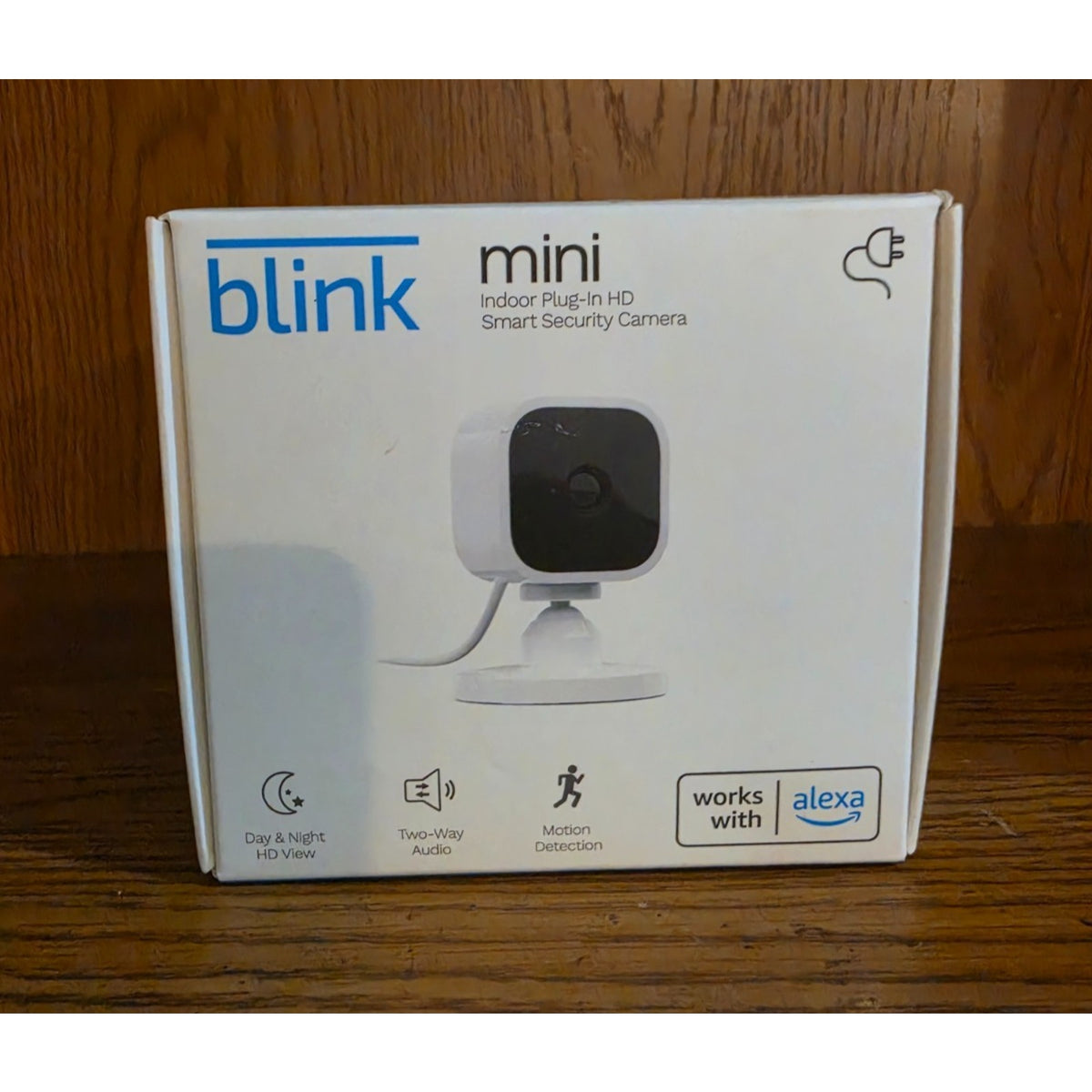 Blink Mini Smart Security Camera Indoor Outdoor Plug-In White
