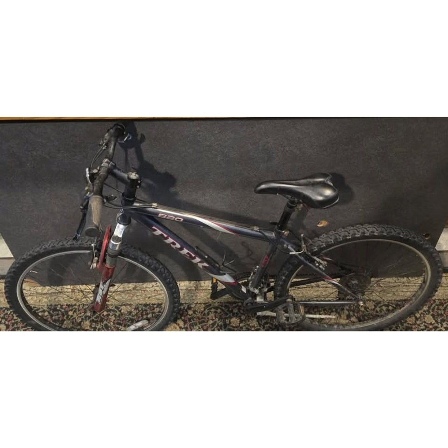 Trek 820 Mountain bike / 26" Wheels / 15.5" (S) Frame / 21 Speed /