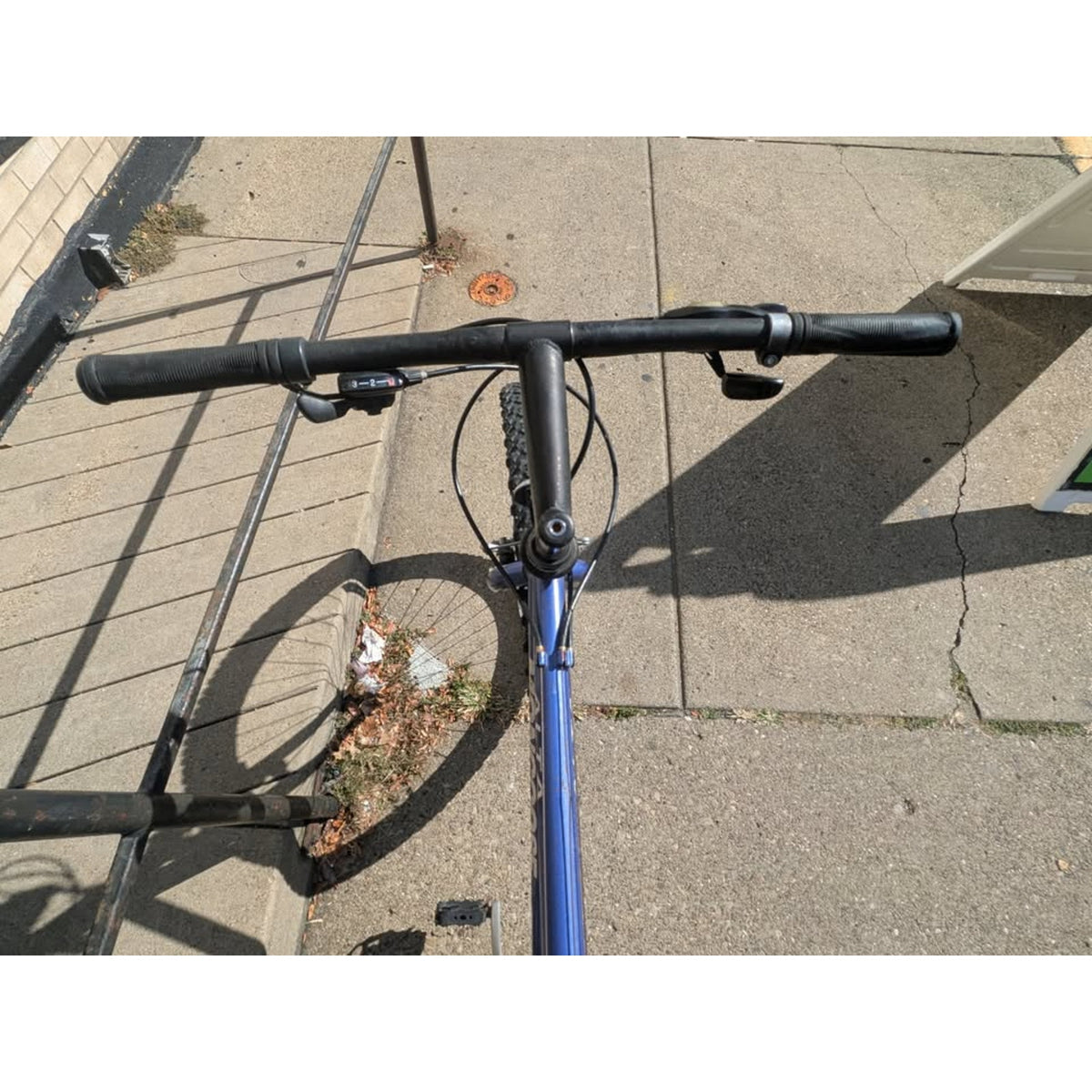 Mongoose Alta Bike / 23" Frame/ 26" Wheels / 21 Speed