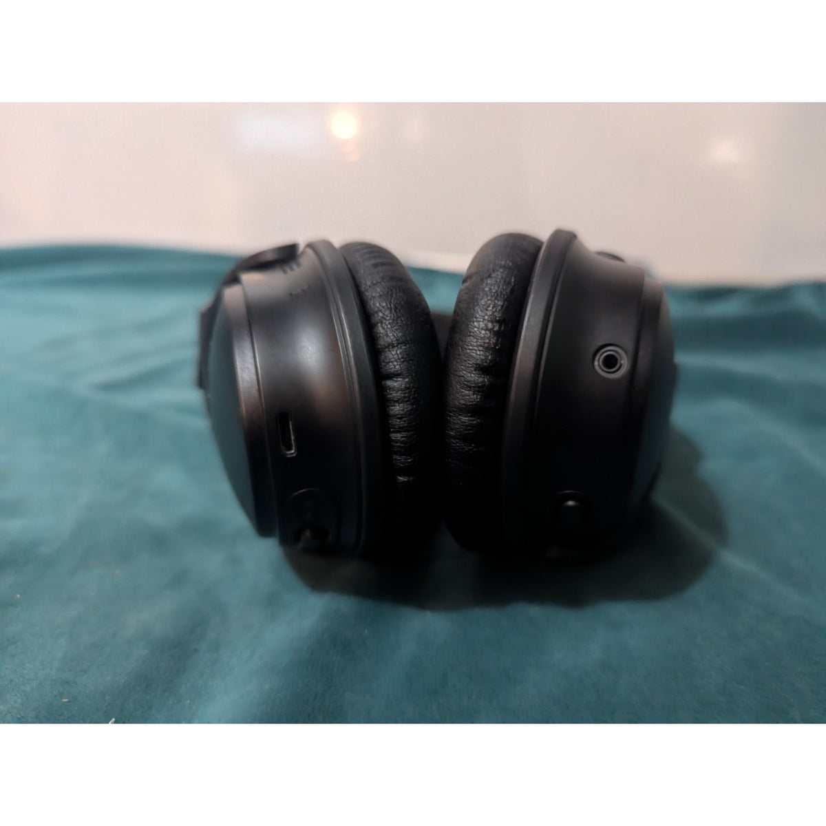Bose QuietComfort 35 Wireless Headphones II 425948 - Black (FOR PARTS)