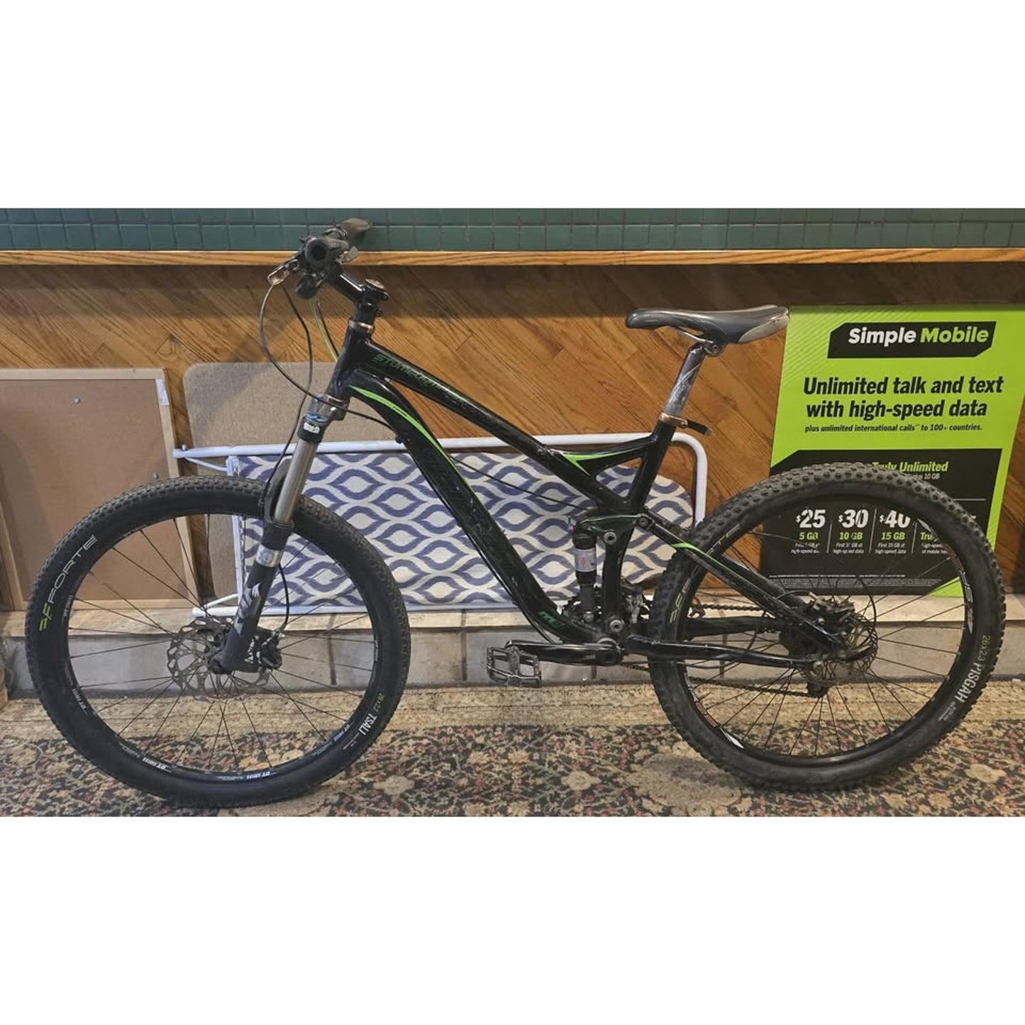 Specialized Stump Jumper Elite / 18.5" Frame / 26" Wheels / 21-Speed / Trail Bike