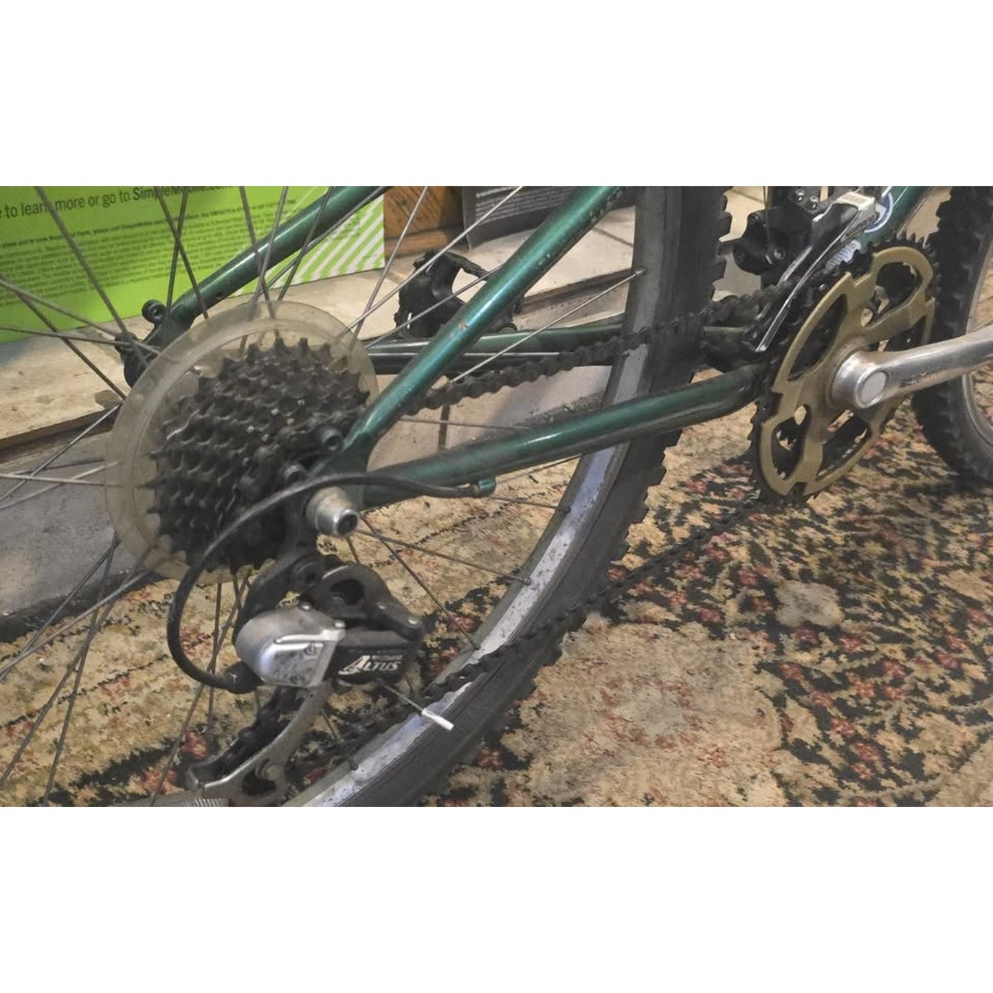 Trek 800 Mountain Bike / 13" Frame / 26" Wheels / 21-Speed /