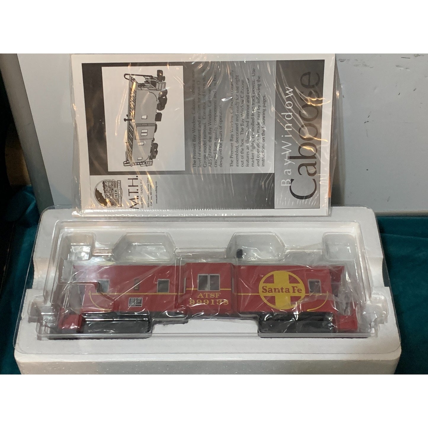 MTH PREMIER #20-91097 SANTA FE (CAR #999138) BAY WINDOW CABOOSE