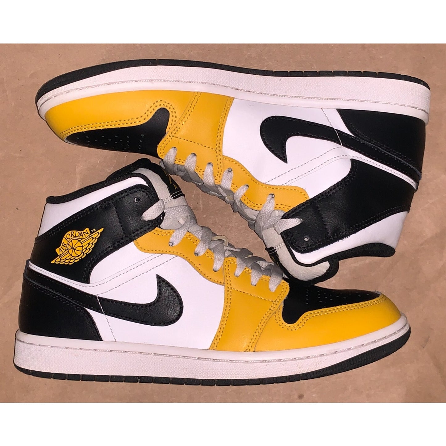NIKE AIR JORDAN 1 MID YELLOW OCHRE-BLACK-WHITE SZ 8.5 [DQ8426-701]