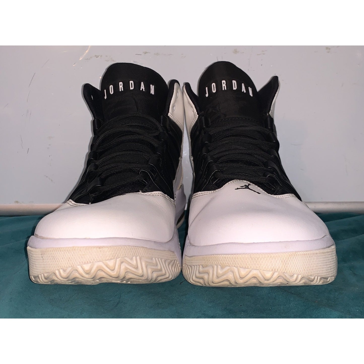 Nike Jordan Max Aura AQ9084 100 White/Black Basketball Shoes Men’s Size 11.5