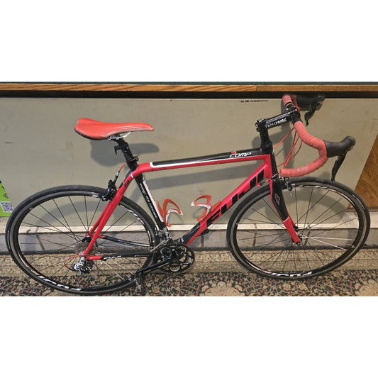 Fuji SL1 Road Bike / 700Cm Wheels / 21" Frame / 20-Speed /