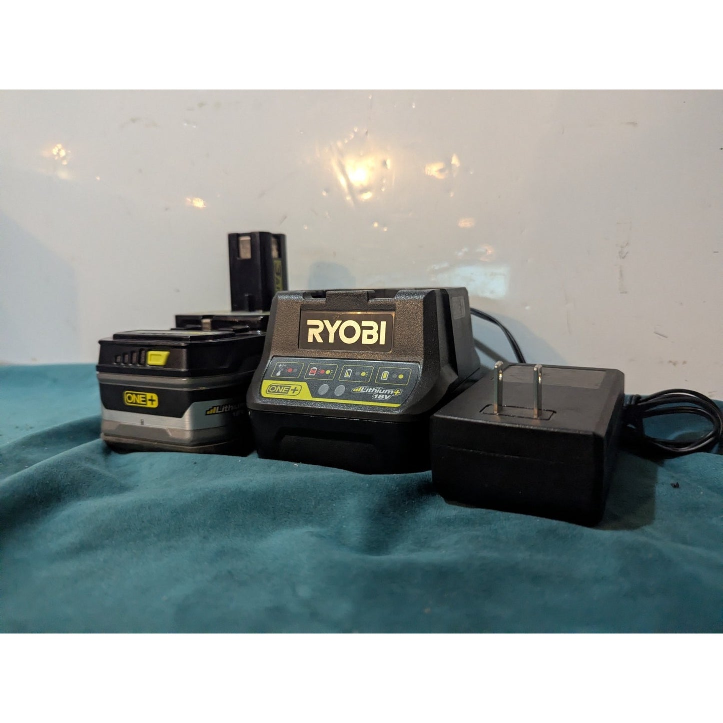 Ryobi 18V 3A High Capacity Lithium ion battery P191 w/ charger CS19034N460854