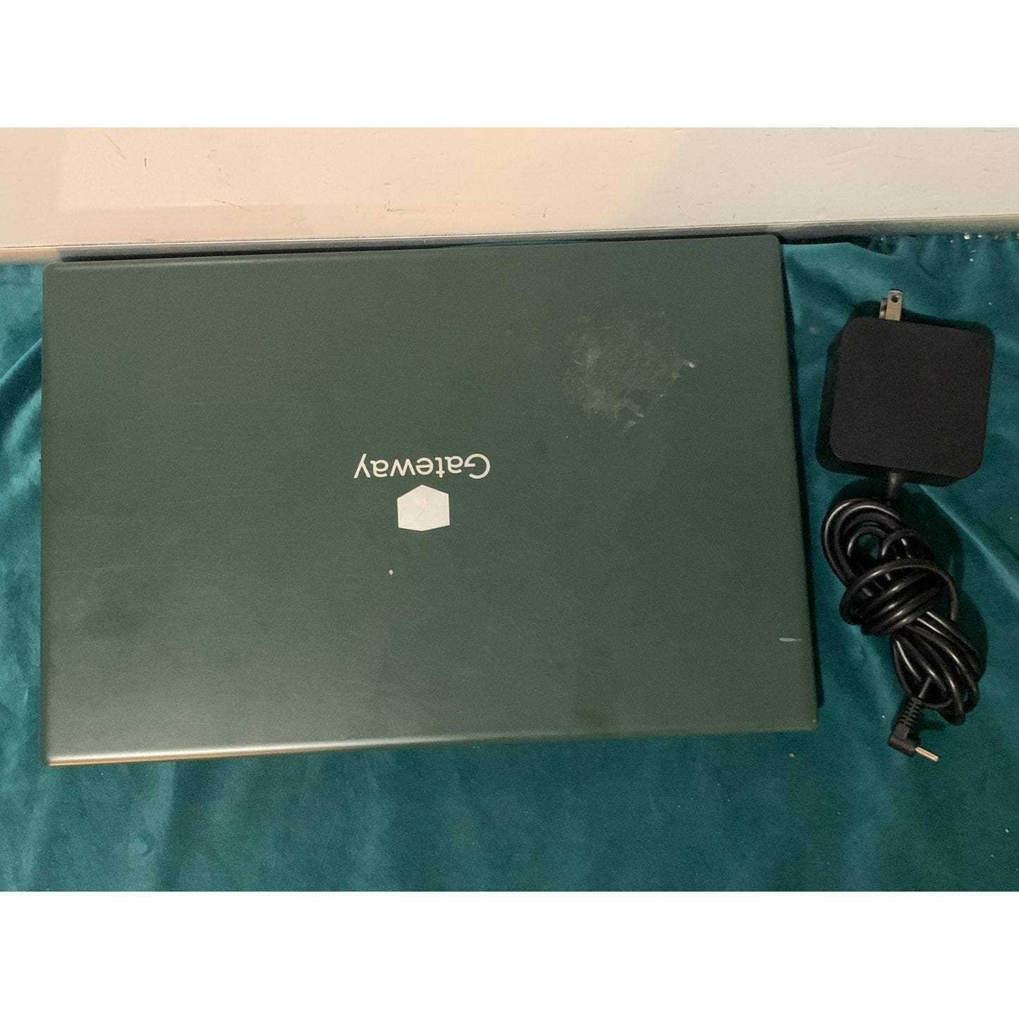 Gateway GWNR51416-GR 14.1" FHD Ryzen 5 3500U 2.1GHz Radeon Vega 8 256 gb