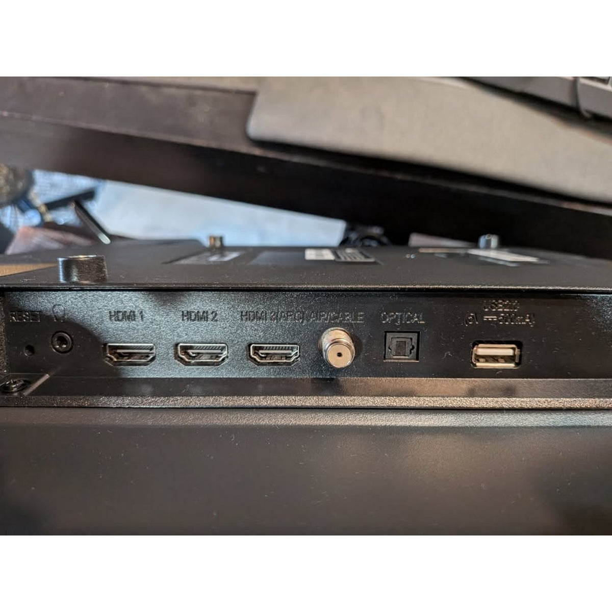 Westinghouse 32" HD Smart Roku TV / WR32HT2212