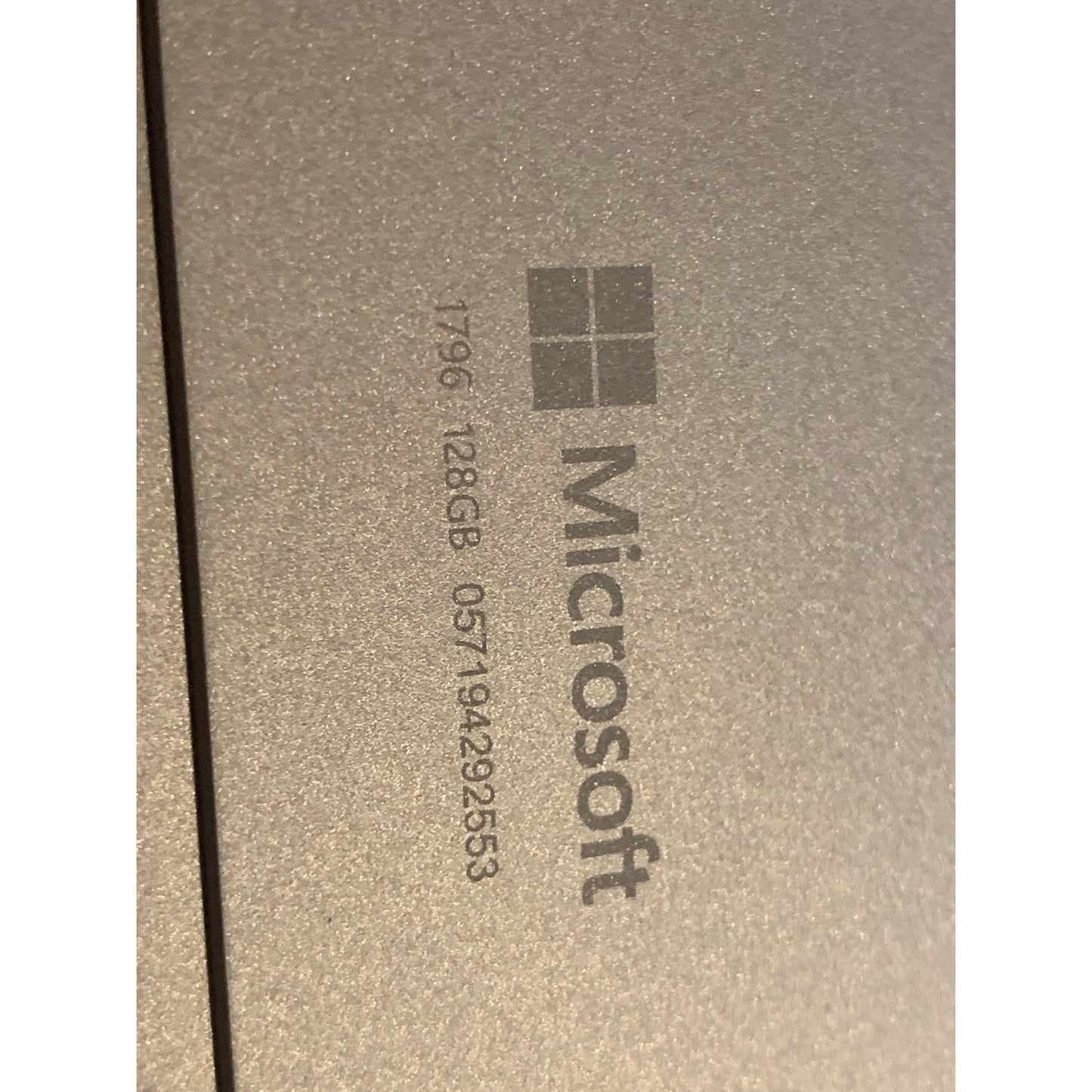 Microsoft Surface Pro 5 i5-8250U 8GB RAM 128GB SSD DDR3 (SCANLINE ISSUE!)