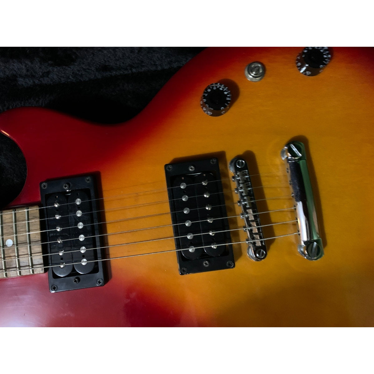 Epiphone Les Paul Special II Solid Body Electric Guitar 6-String Sunburst