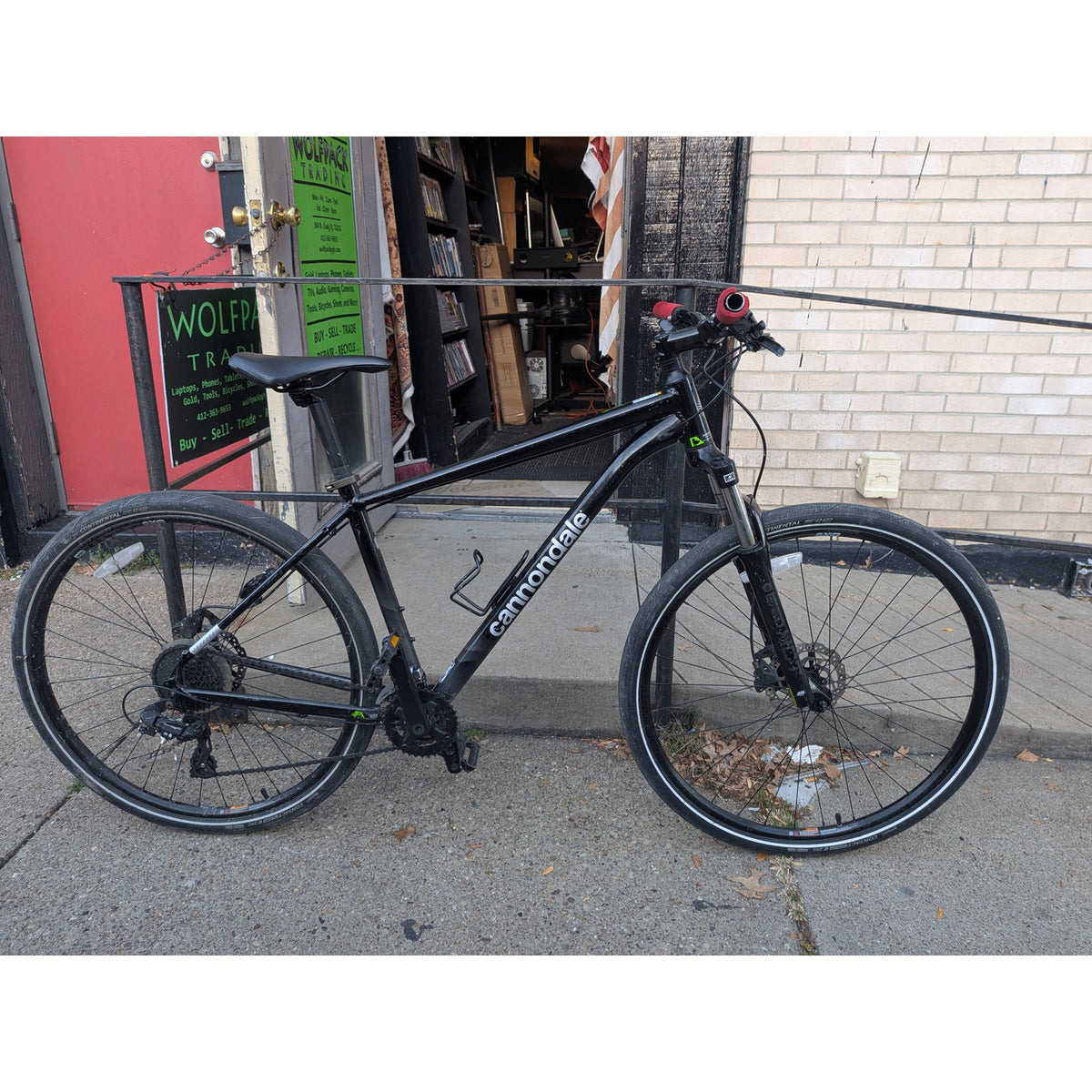Cannondale Trail 7 Hardtall Mountain Bike/ 18" Frame / 700c Wheels / 16-Speed / Black