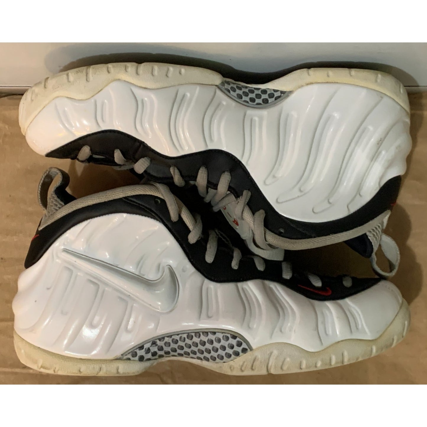 Nike Air Foamposite Pro Chrome White Size 10 Mens White Black 624041-103
