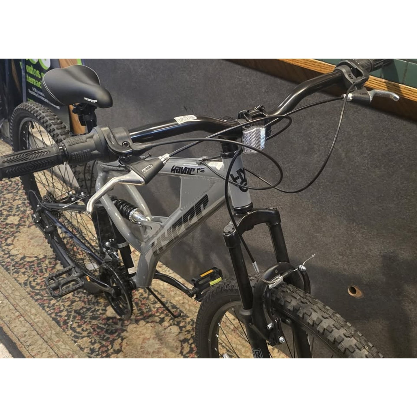 Hyper Havoc FS 29 Mountain Bike / 29" Wheels / 18" Frame / 21-Speed /