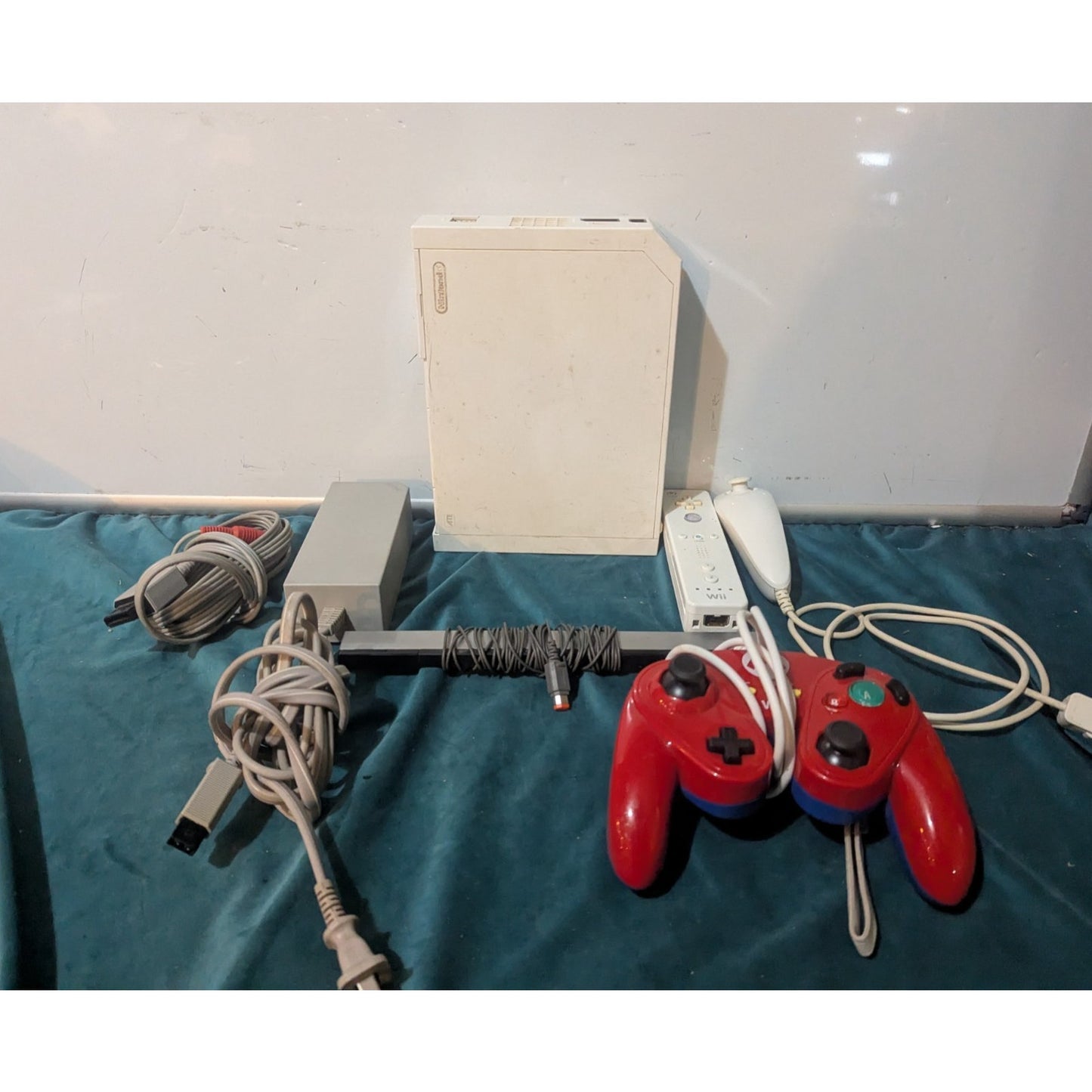 Nintendo Wii Model RVL-001 Console Bundle