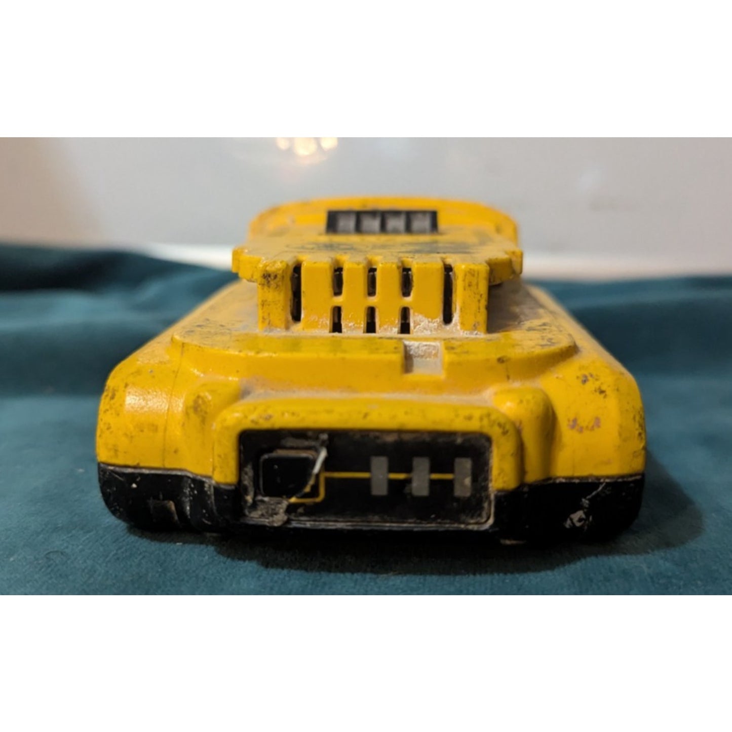 DEWALT DCB203 20V MAX 2.0 Ah Lithium-ion