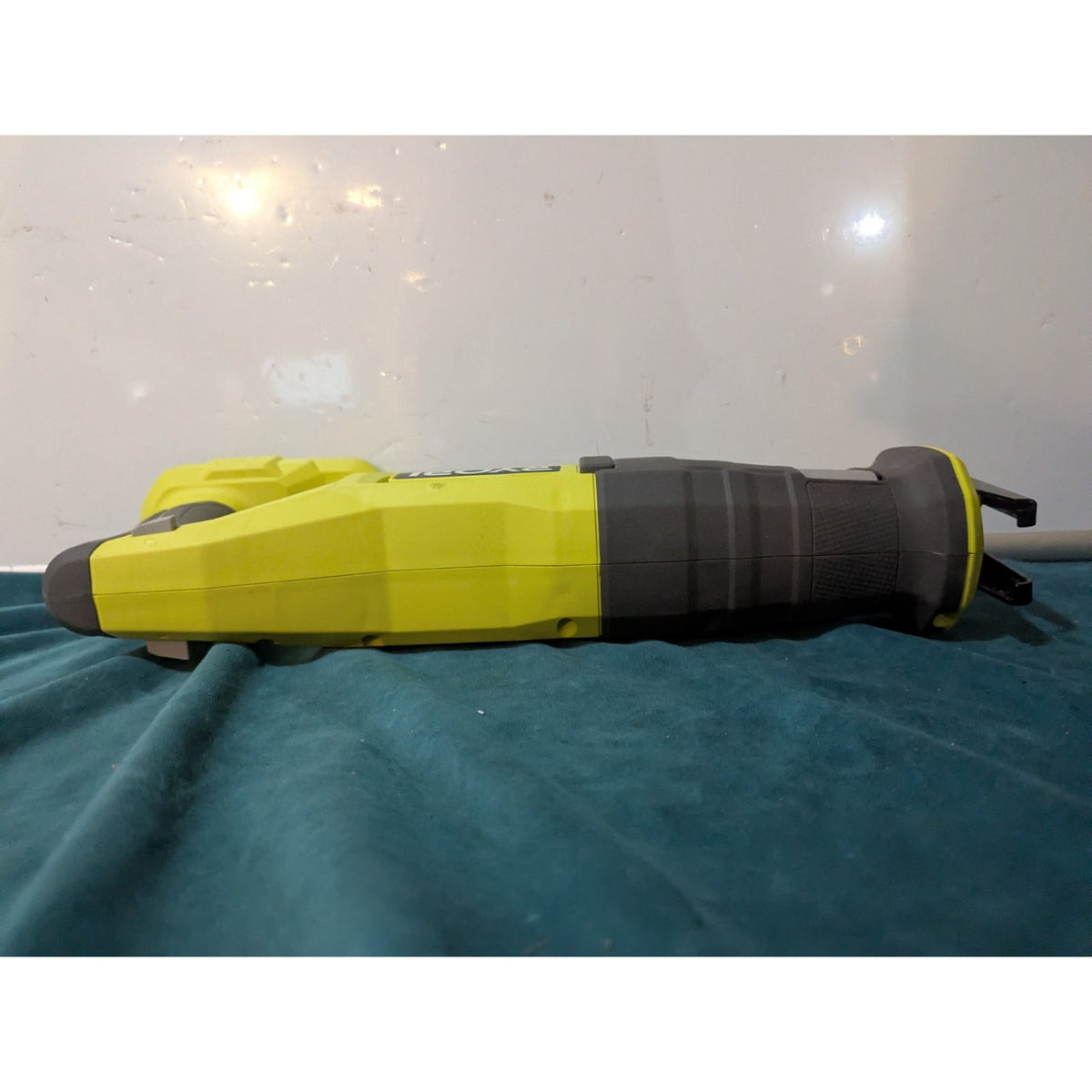 Ryobi ONE+ 18V Cordless Reciprocating Saw PCL515 w/ Battery Charger & 4AhBattery