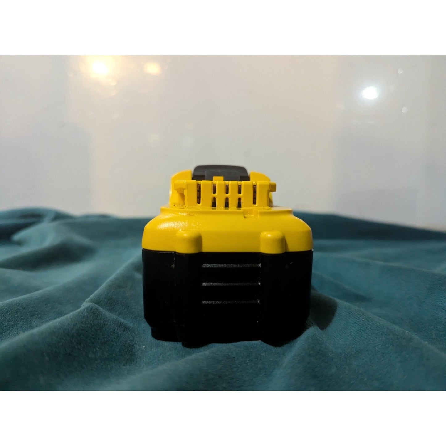 DEWALT DCB126 12V MAX* 5.0Ah Lithium Ion Battery