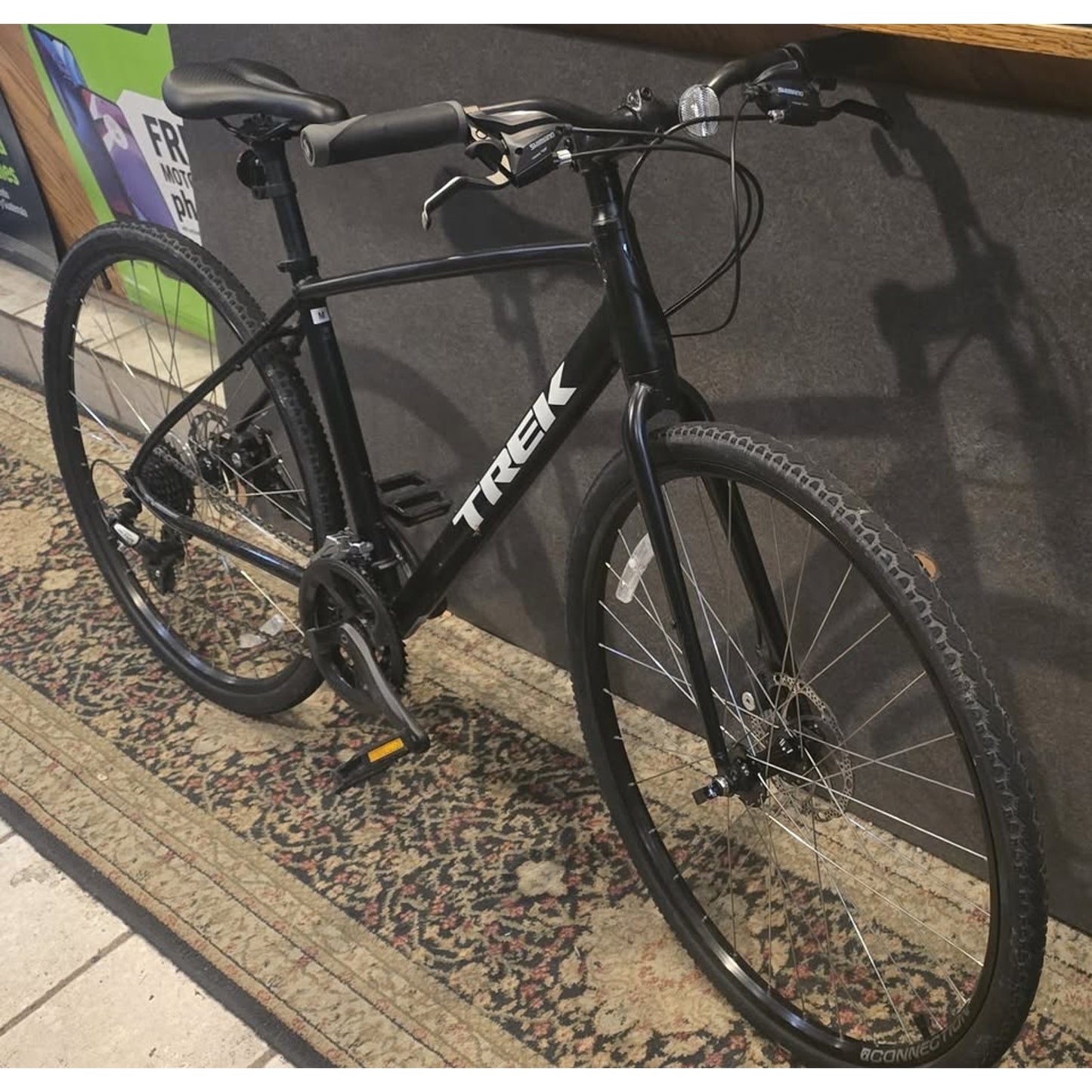 Trek FX1 Gen 3 Hybrid Bike / 700cm Wheels / 18" M Frame / 21-Speed /