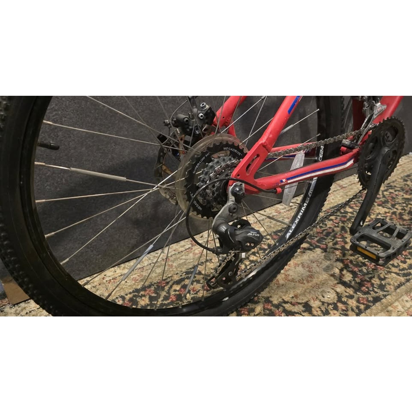 GT Agressor 2.0 Mountain Bike / 26" Wheels / 18.5" Frame / 21-Speed /