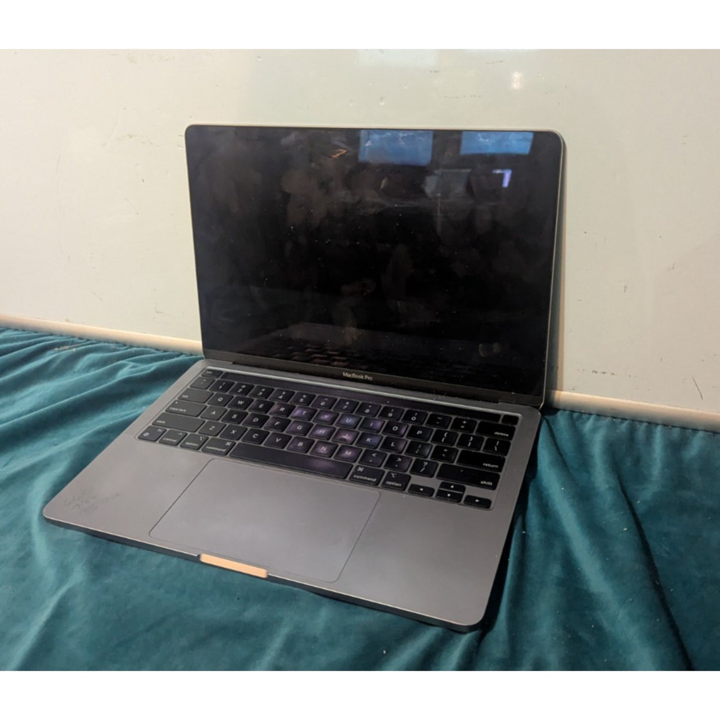 Apple MacBook Pro 2020 13-inch M1 A2338 (FOR PARTS)