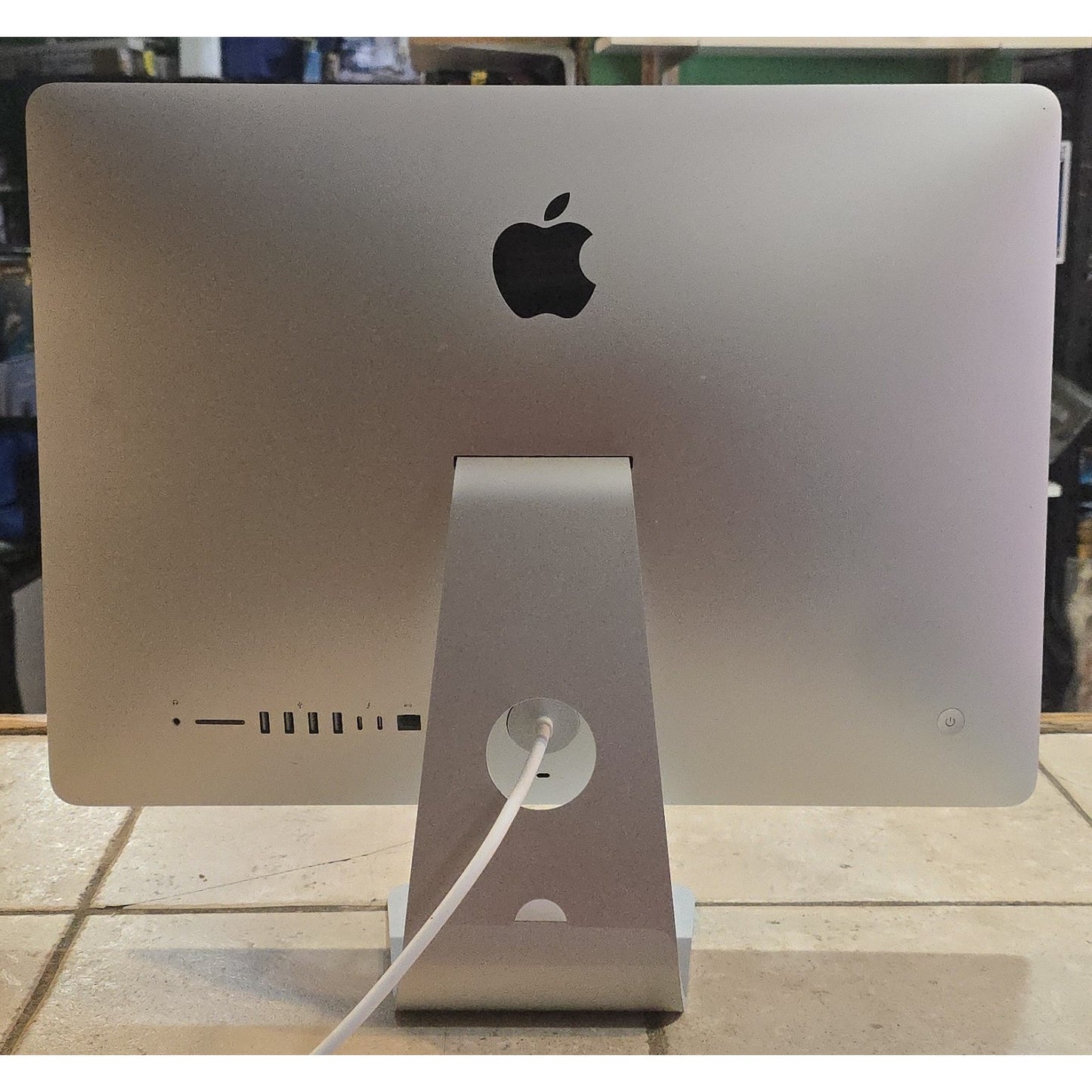 Apple iMac A2116 i3-8100 3.60GHz 8GB RAM 256GB SSD (Early 2019) Sequoia