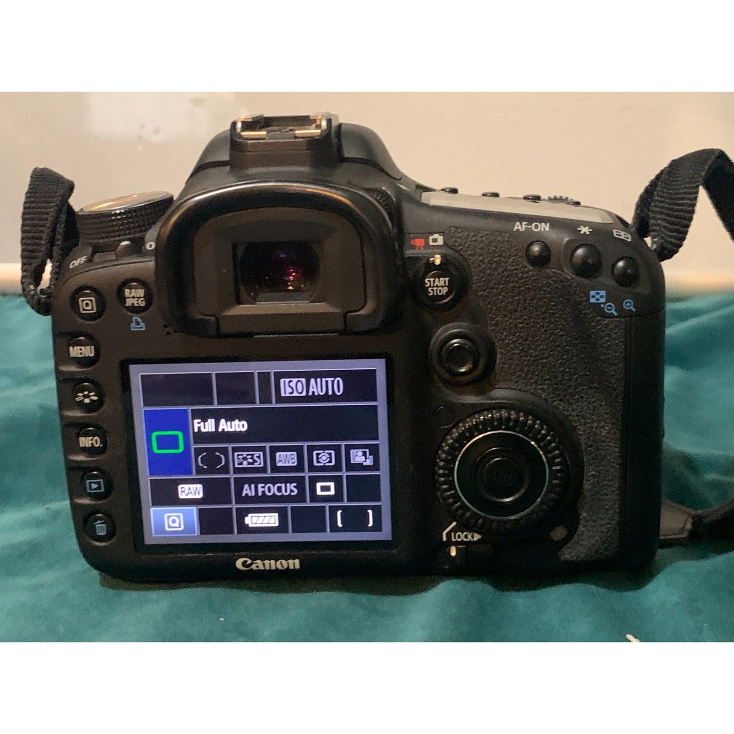 Canon EOS 7D DSLR Camera with 50mm EF 1:1.4 Lens *USED*