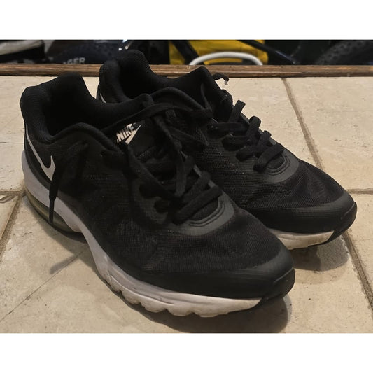 Nike Air Max Invigor / 9.5M" / 749680-010 /