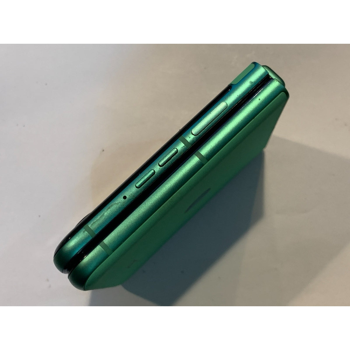 Motorola Razr 2025 256GB Green XT2553V (Total Wireless)