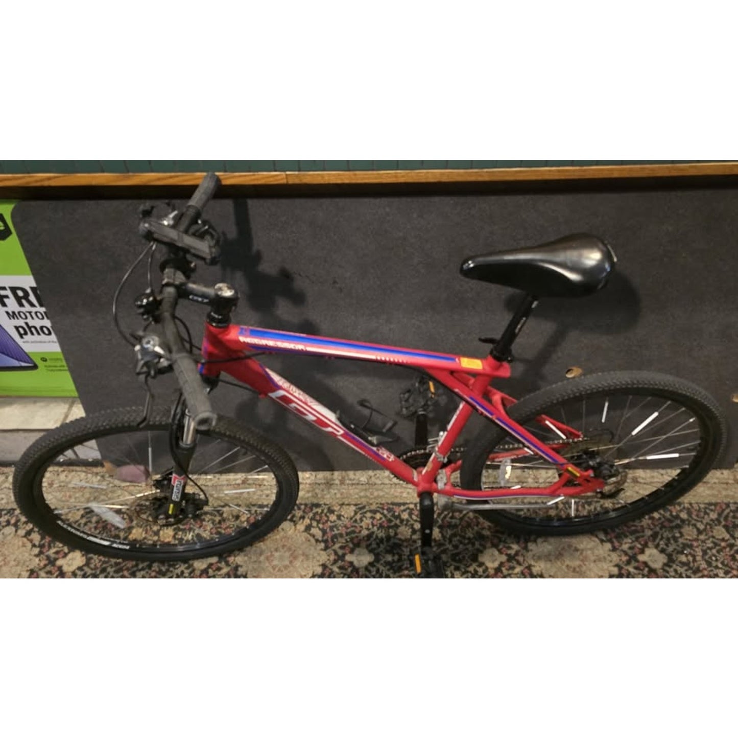 GT Agressor 2.0 Mountain Bike / 26" Wheels / 18.5" Frame / 21-Speed /