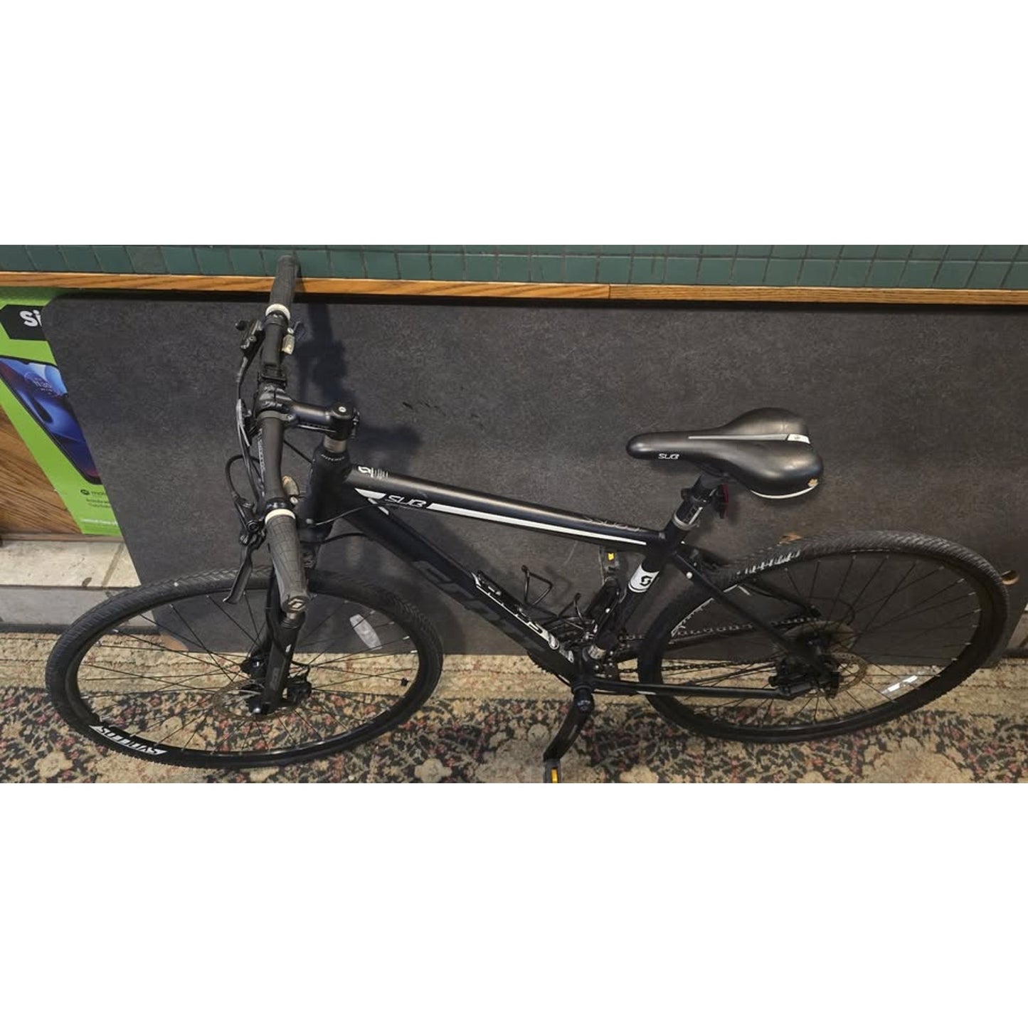 Scott Sub Cross Hybrid / 700Cm Wheels / 19" Frame / 27-Speed /