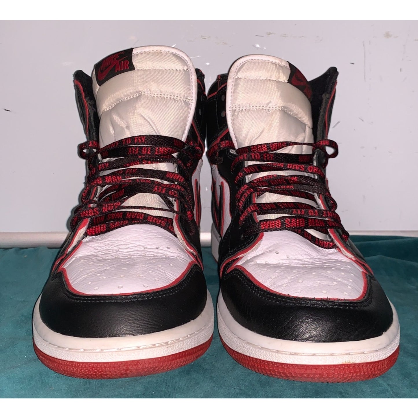 Air Jordan 1 Men's Size 11 Retro High OG Bloodline 2019 555088-062