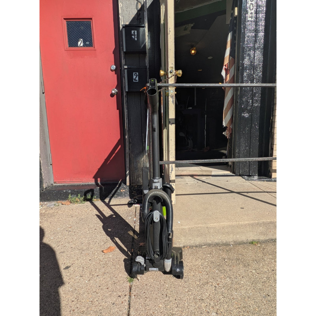 Eureka Alrspeed Bagless Upright Vacuum Cleaner /NEU100