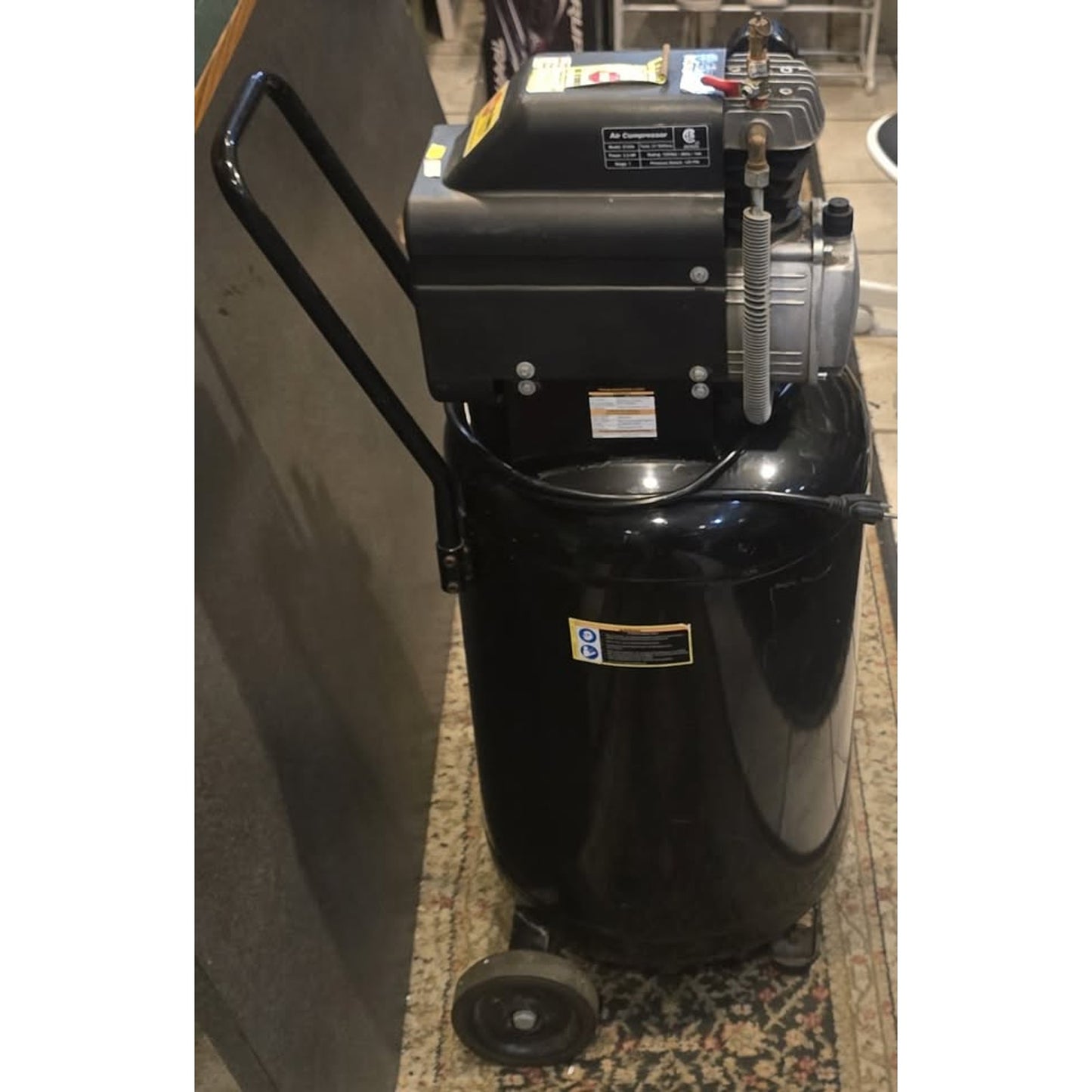 Centeral Pneumatic 21Gal 125PSU Cast Iron Vertical Compressor