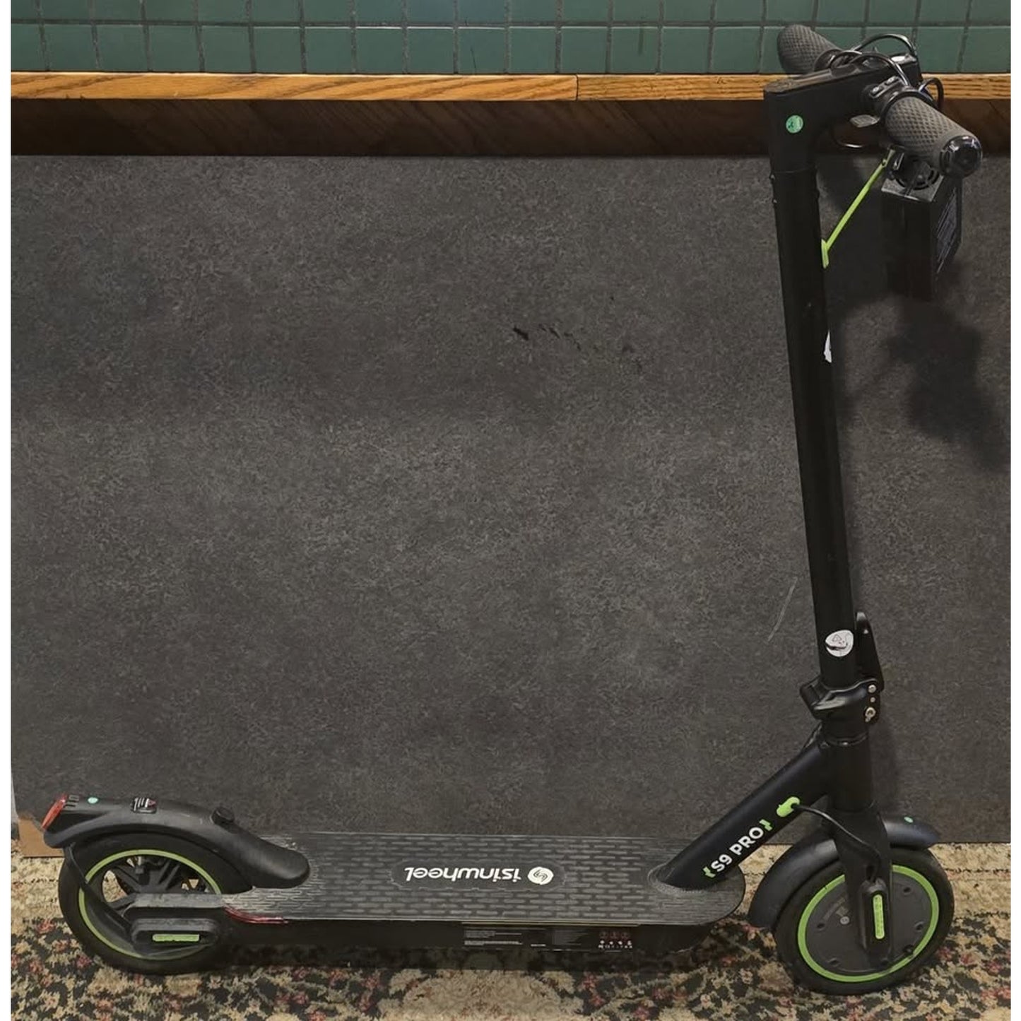 Ishinwheel S9 Pro Electric Scooter / 350W Motor / 20Mi Range / 20MPH /