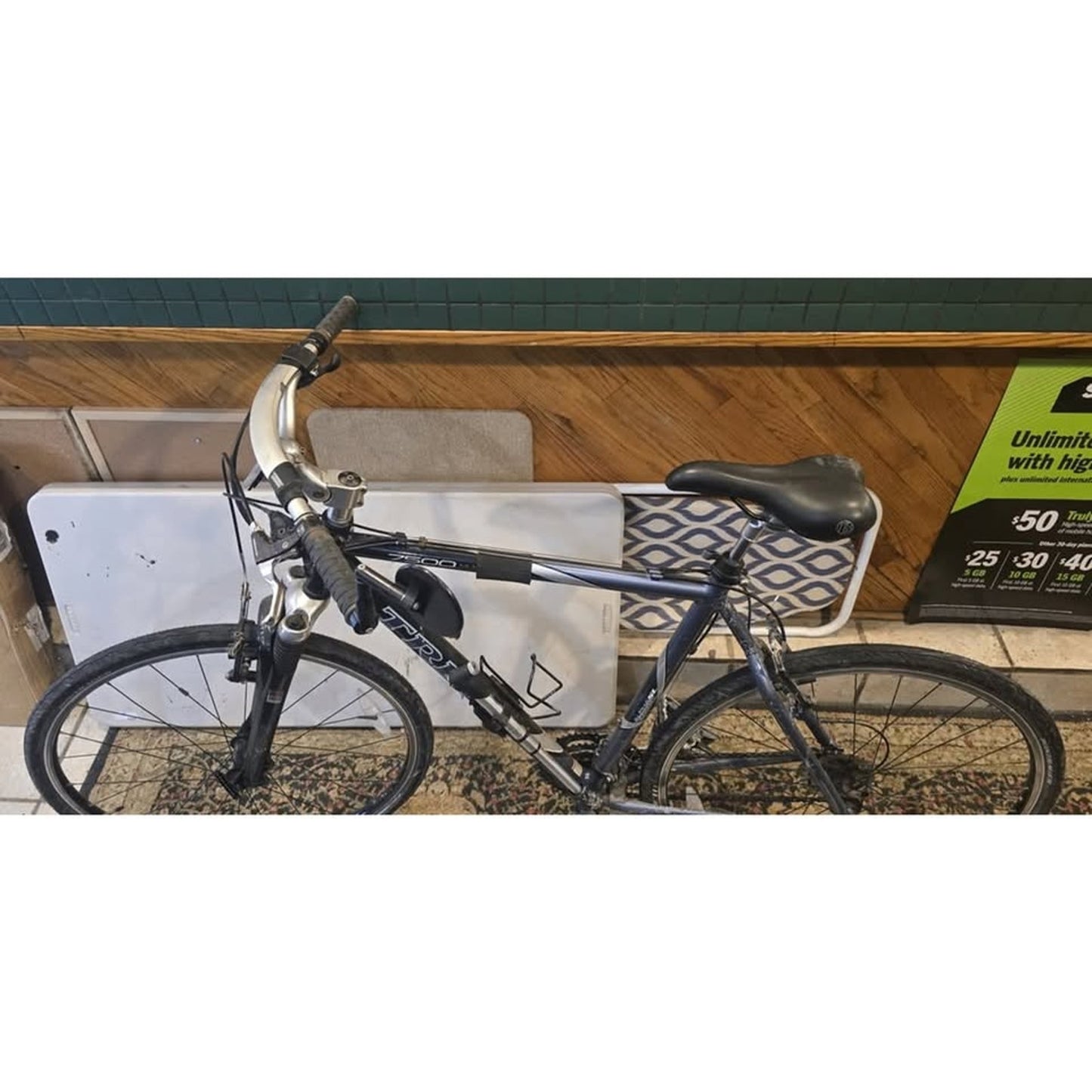 Trek 7500 Multitrack Hybrid Track / 22" Frame / 700Cm Wheels / 21-Speed /