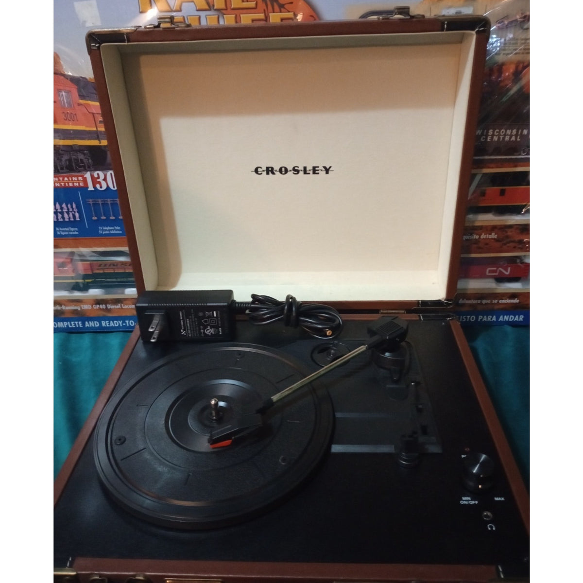 CROSLEY CR6019A-BR Executive Portable USB Turntable Record Player, Speed 33.3RPM